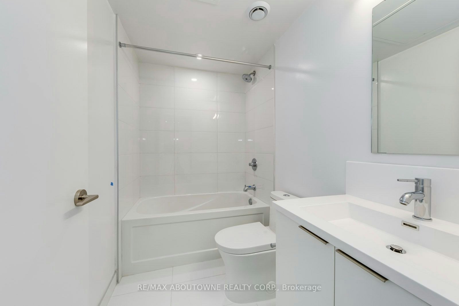 1327-230 Simcoe Street, Toronto, ON, M5T 0G7 - 16