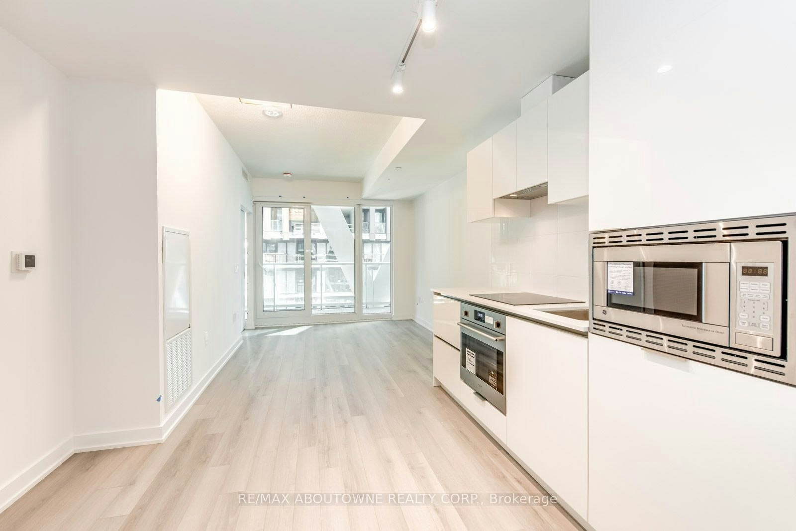 1327-230 Simcoe Street, Toronto, ON, M5T 0G7 - 4