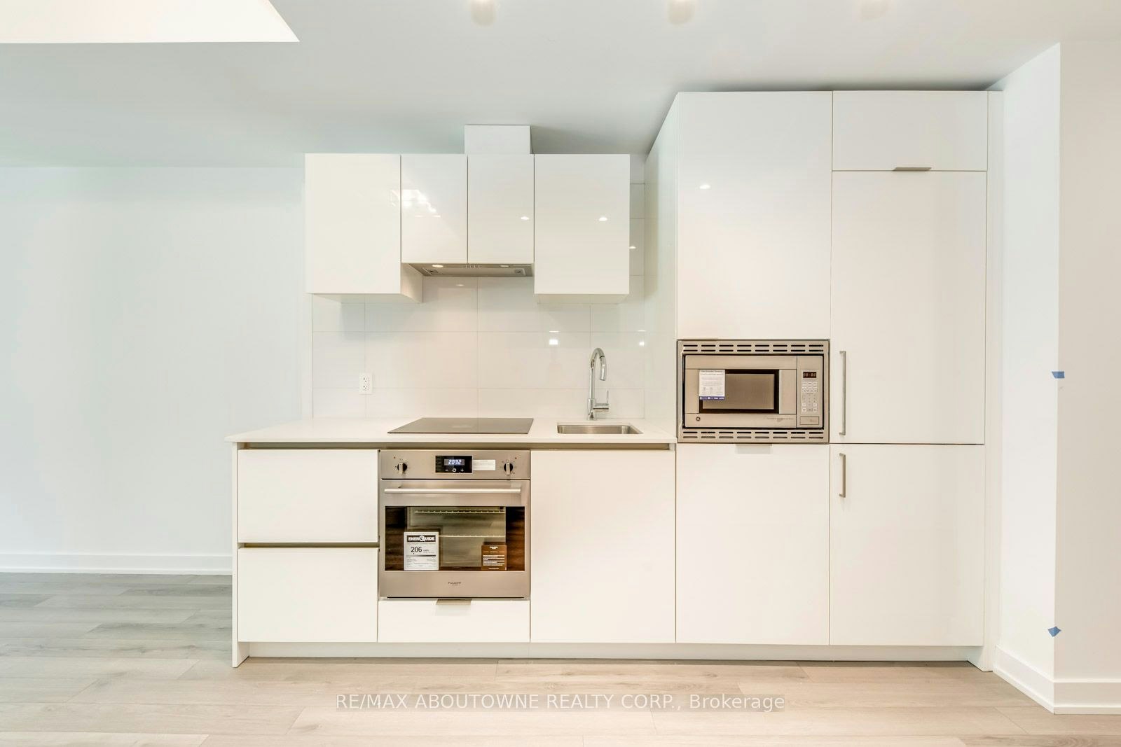 1327-230 Simcoe Street, Toronto, ON, M5T 0G7 - 5