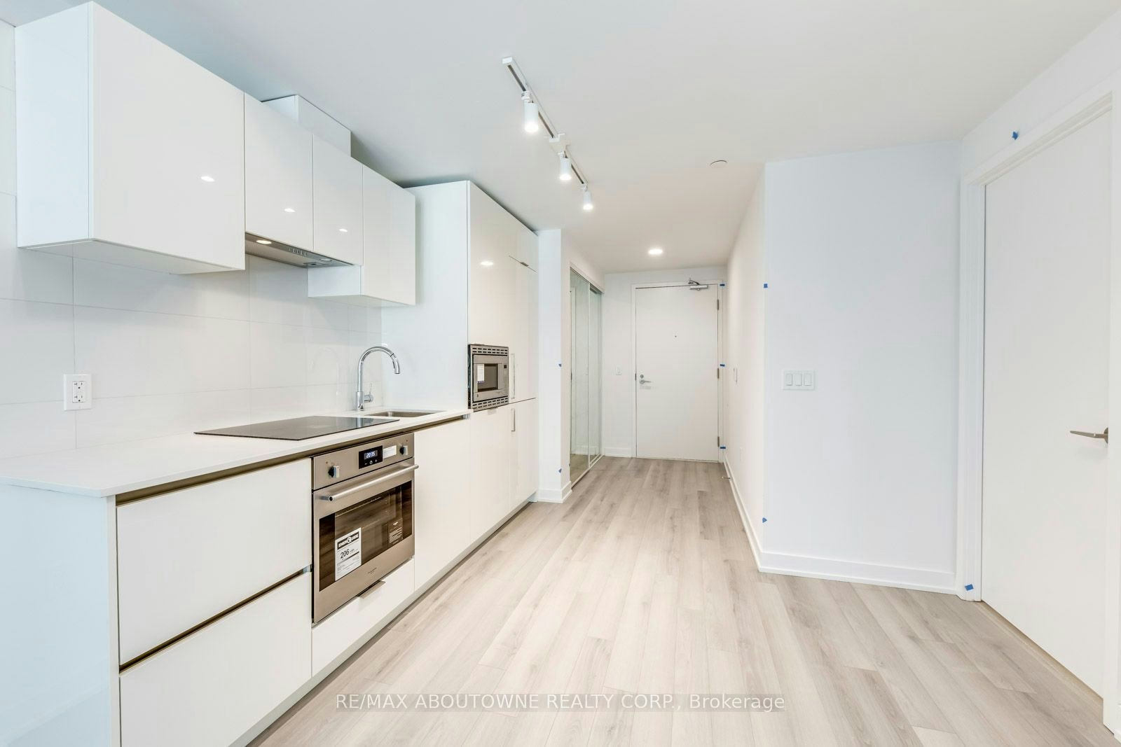 1327-230 Simcoe Street, Toronto, ON, M5T 0G7 - 9