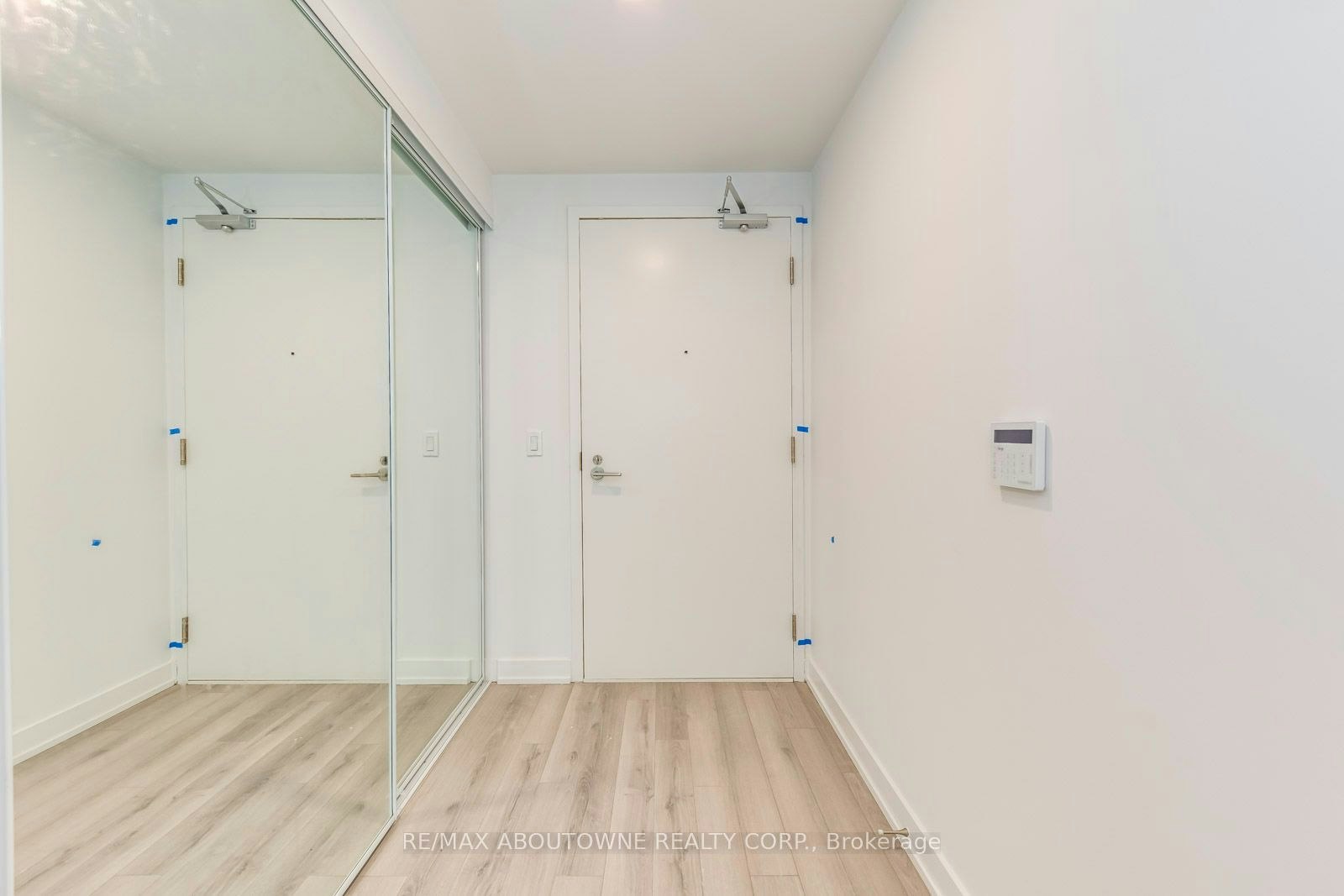 1327-230 Simcoe Street, Toronto, ON, M5T 0G7 - 2