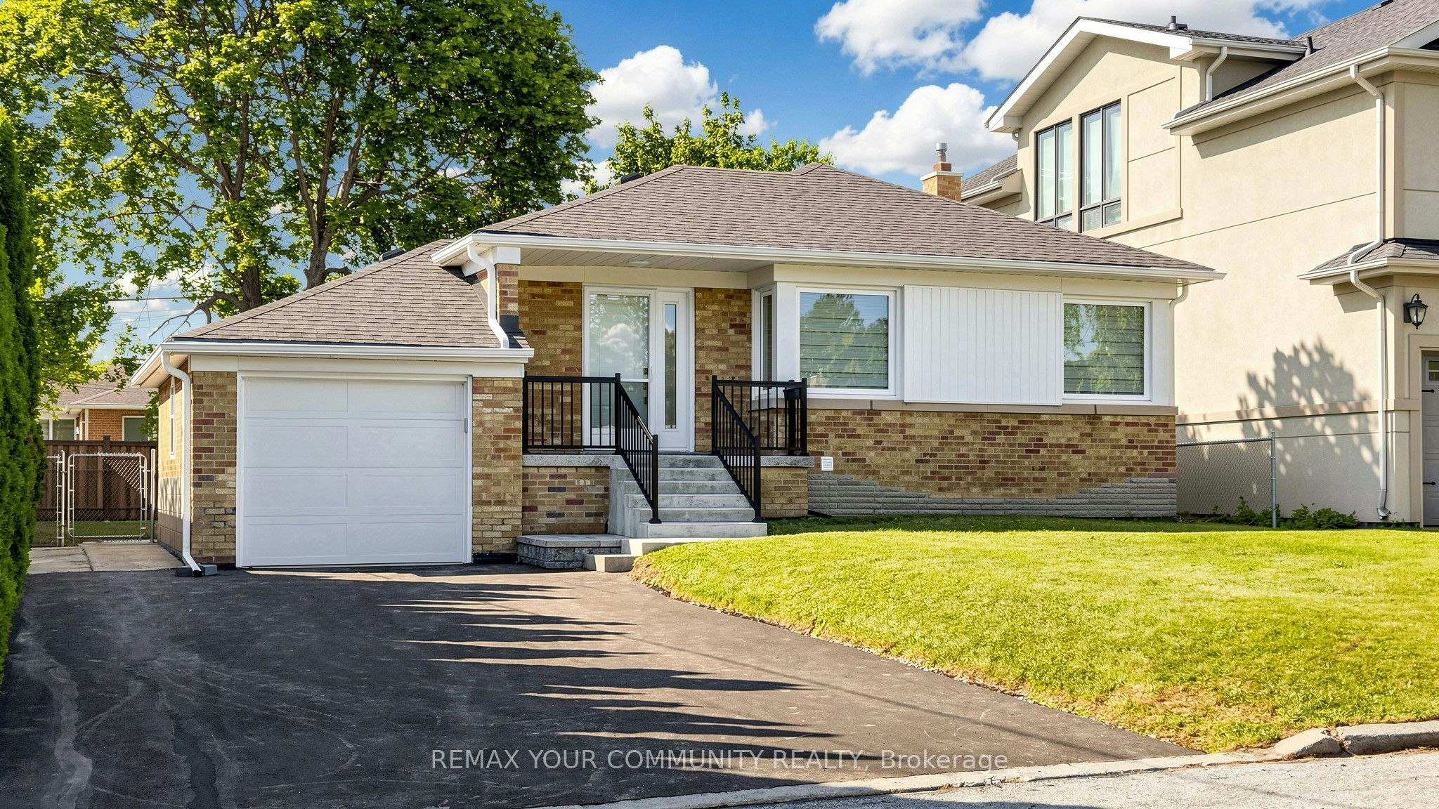 135 Searle Avenue, Toronto, ON, M3H 4B1