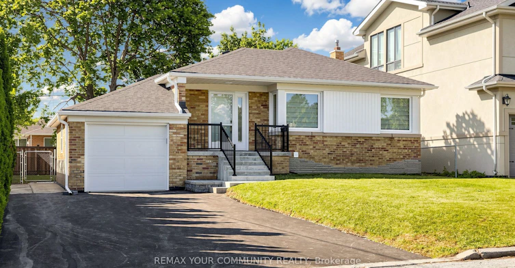135 Searle Avenue, Toronto, ON, M3H 4B1