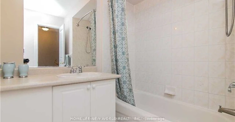 Upper-6 Altamont Road, Toronto, ON, M2M 1S4 - 9