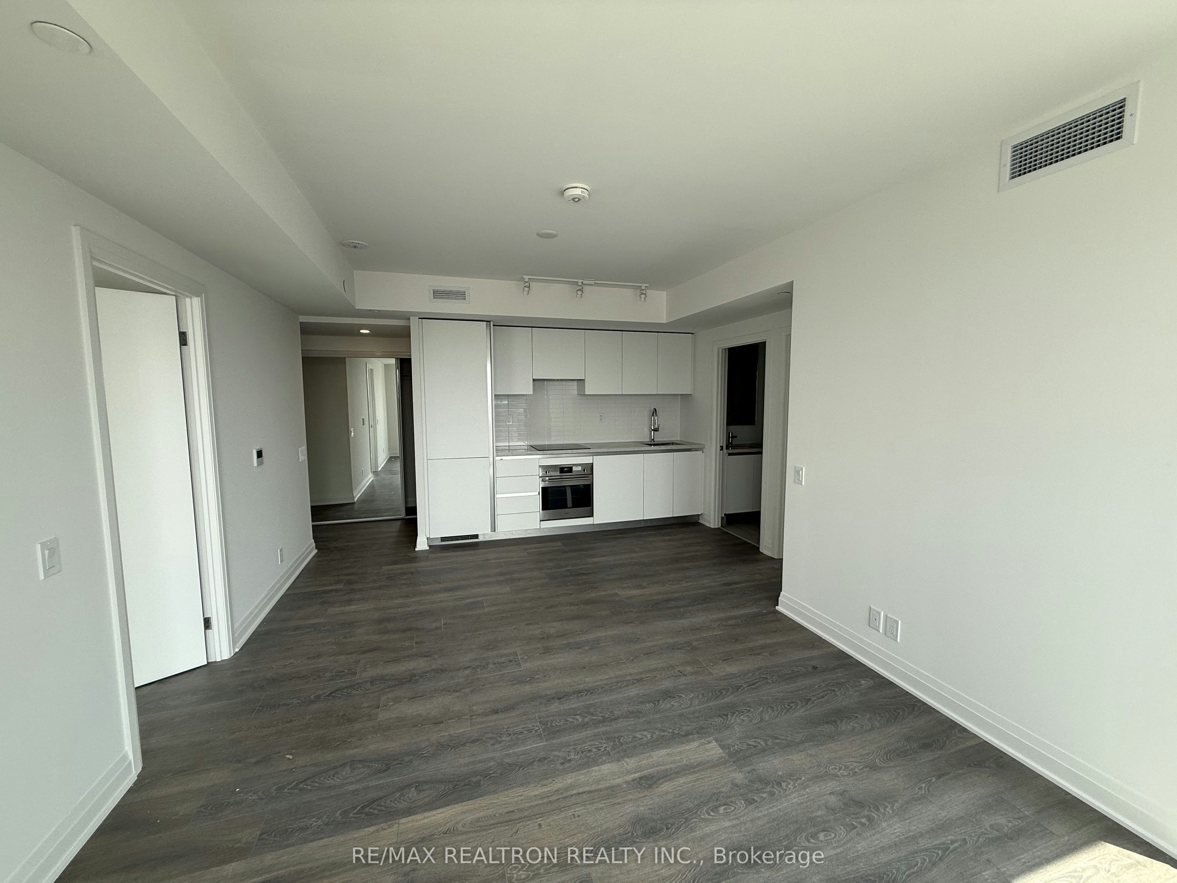 910-25 Frederick Todd Way, Toronto, ON, M4G 0C9 - 2