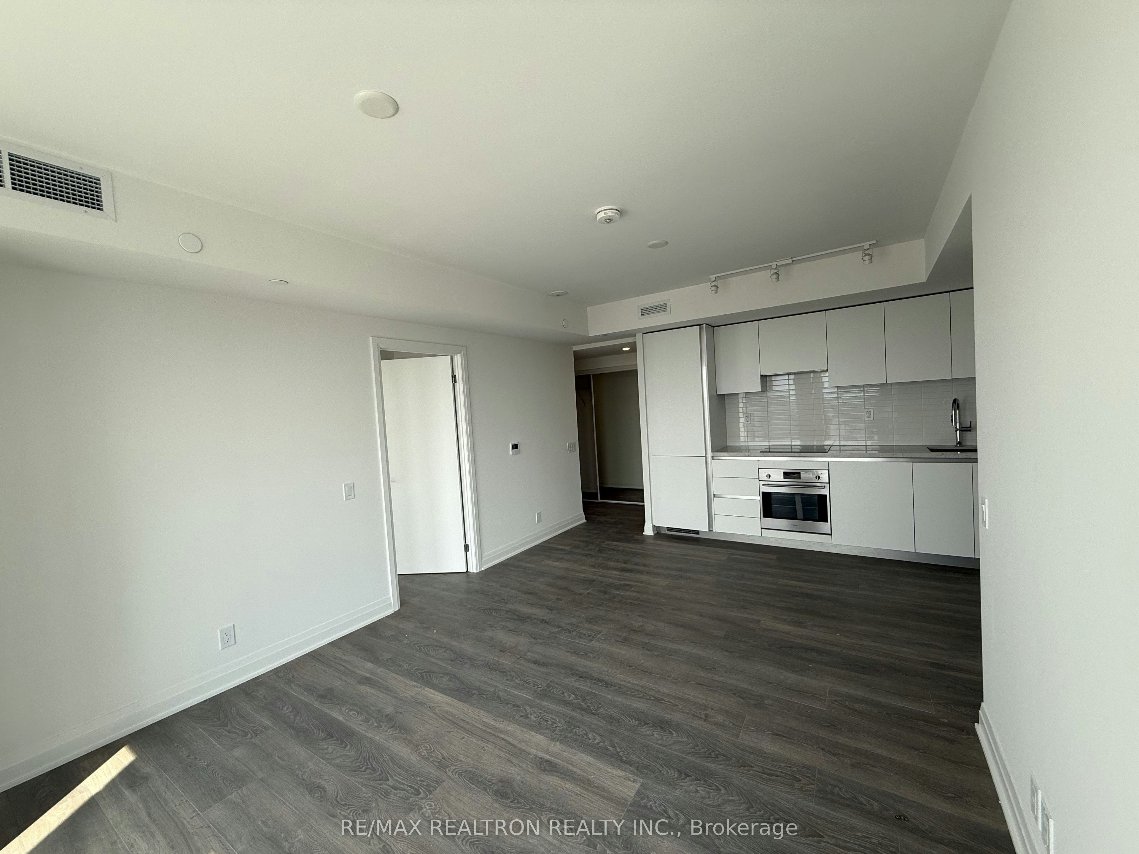 910-25 Frederick Todd Way, Toronto, ON, M4G 0C9 - 3