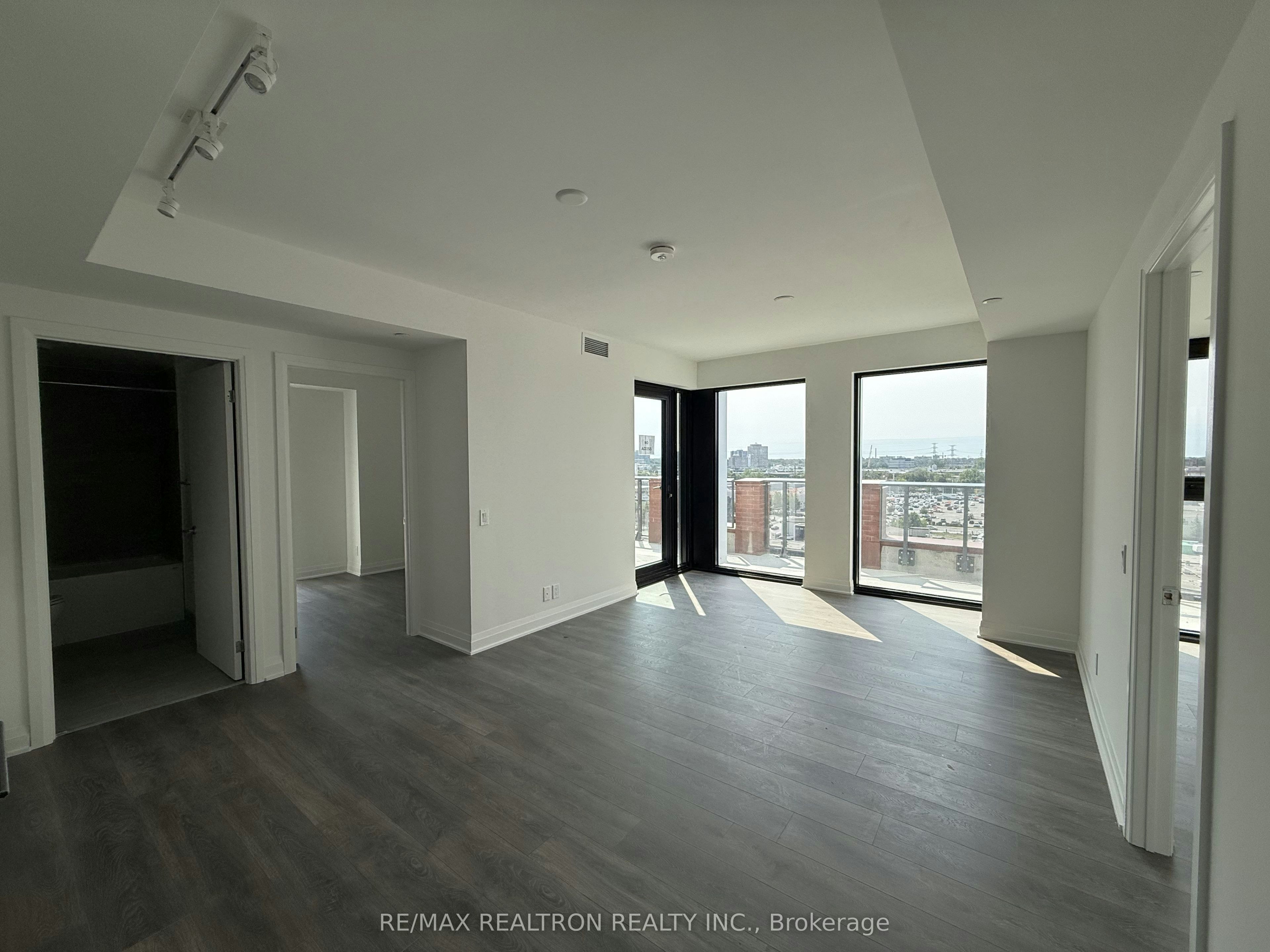 910-25 Frederick Todd Way, Toronto, ON, M4G 0C9 - 4
