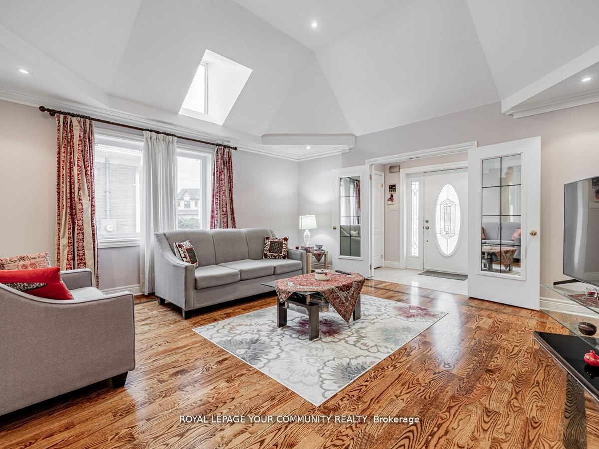 9 Robson Place E, Toronto, ON, M2R 2Y3 - 5