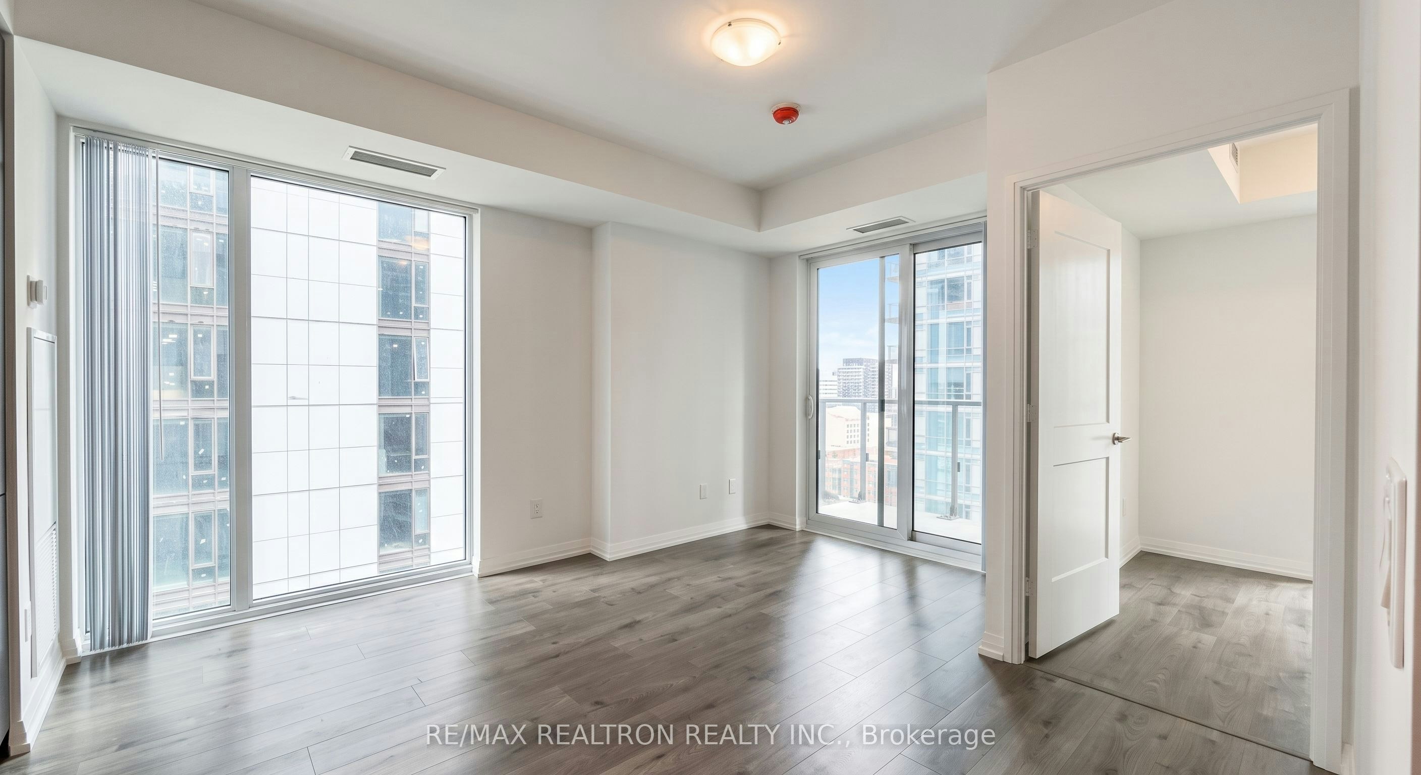 2305-8 Widmer Street, Toronto, ON, M5V 0W6 - 8