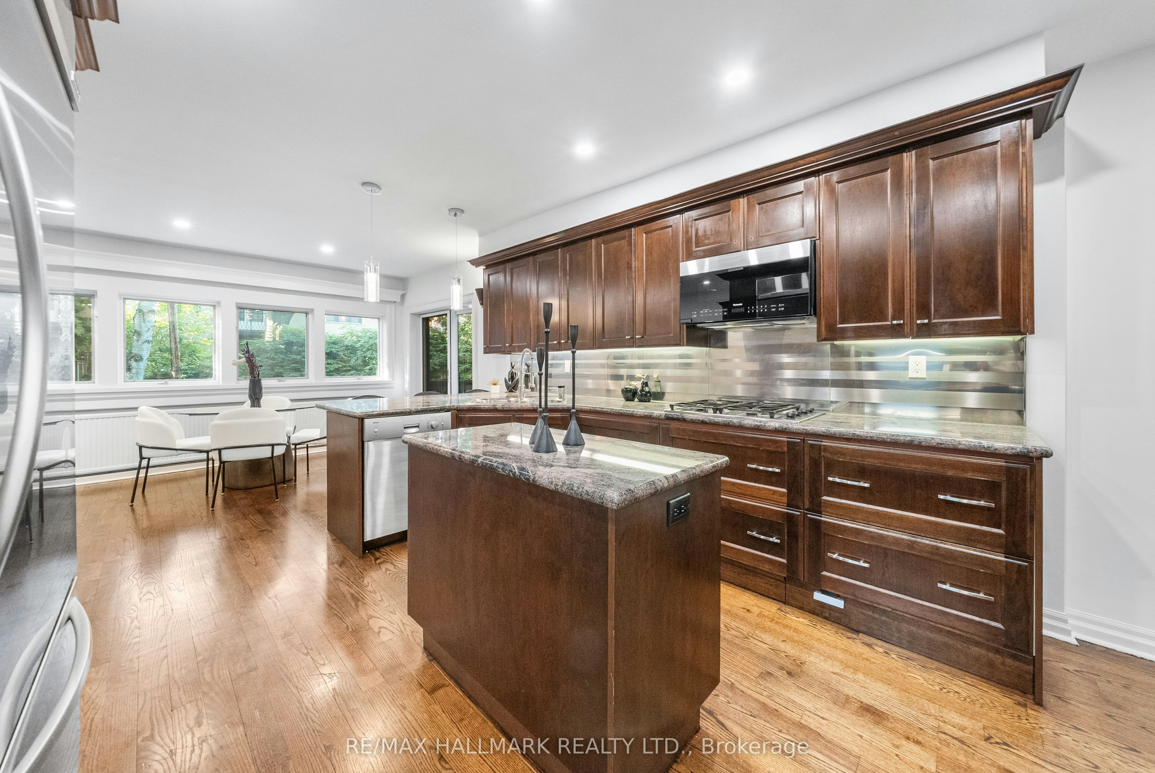 16 Elderwood Drive, Toronto, ON, M5P 1W5 - 14