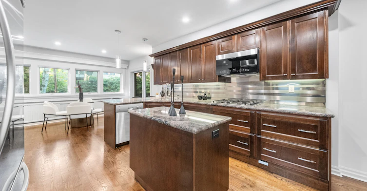 16 Elderwood Drive, Toronto, ON, M5P 1W5 - 14