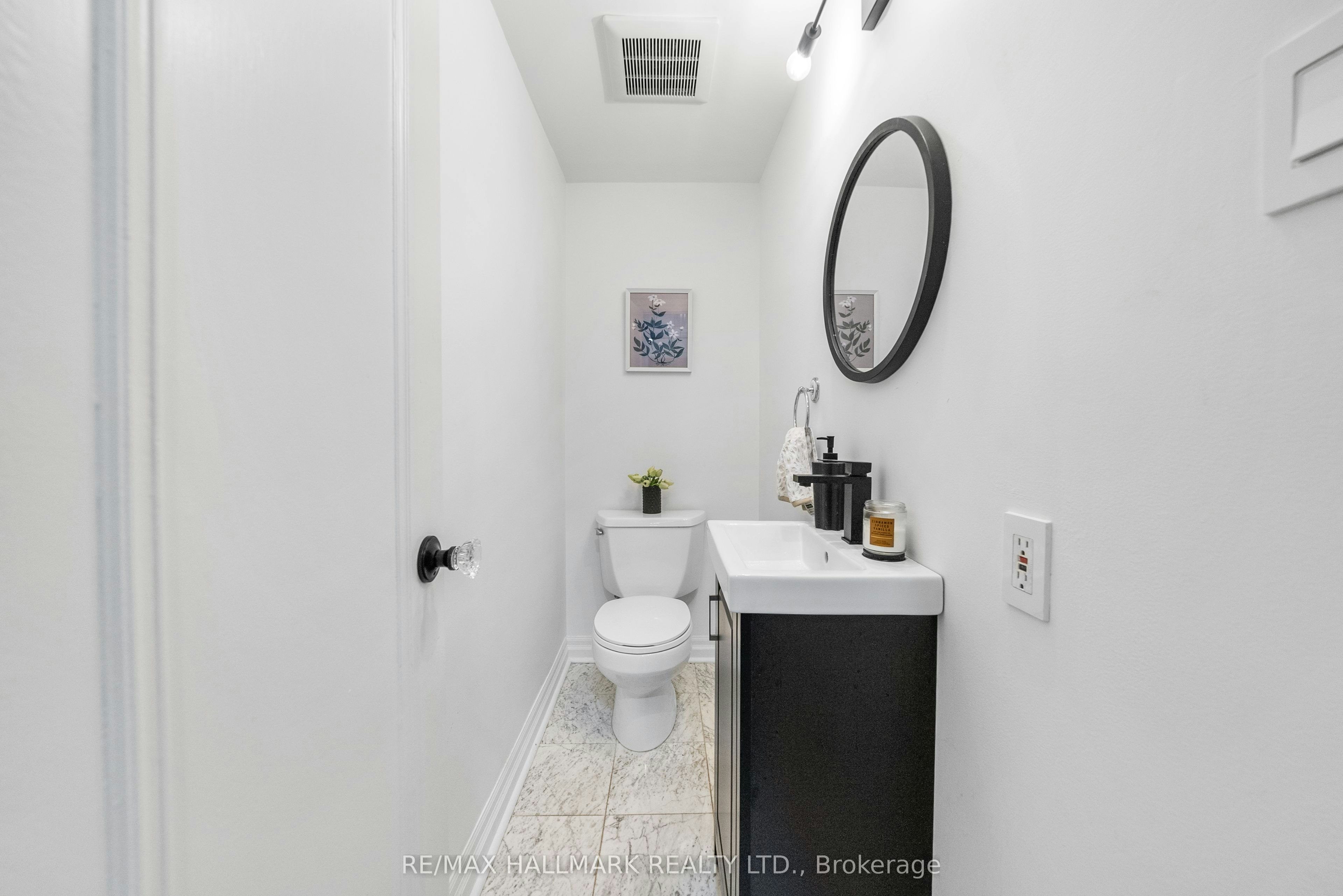 16 Elderwood Drive, Toronto, ON, M5P 1W5 - 9