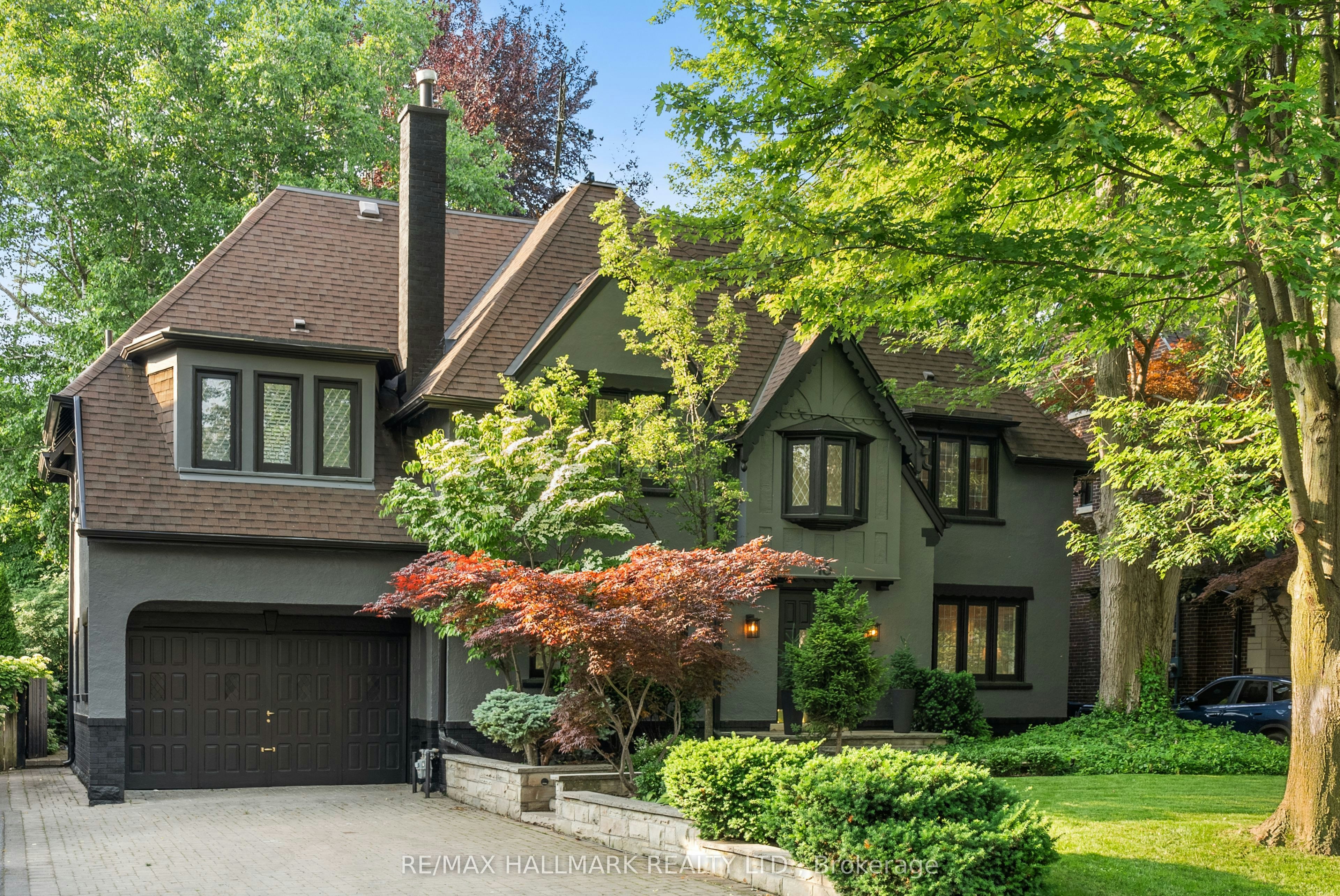 16 Elderwood Drive, Toronto, ON, M5P 1W5 - 2