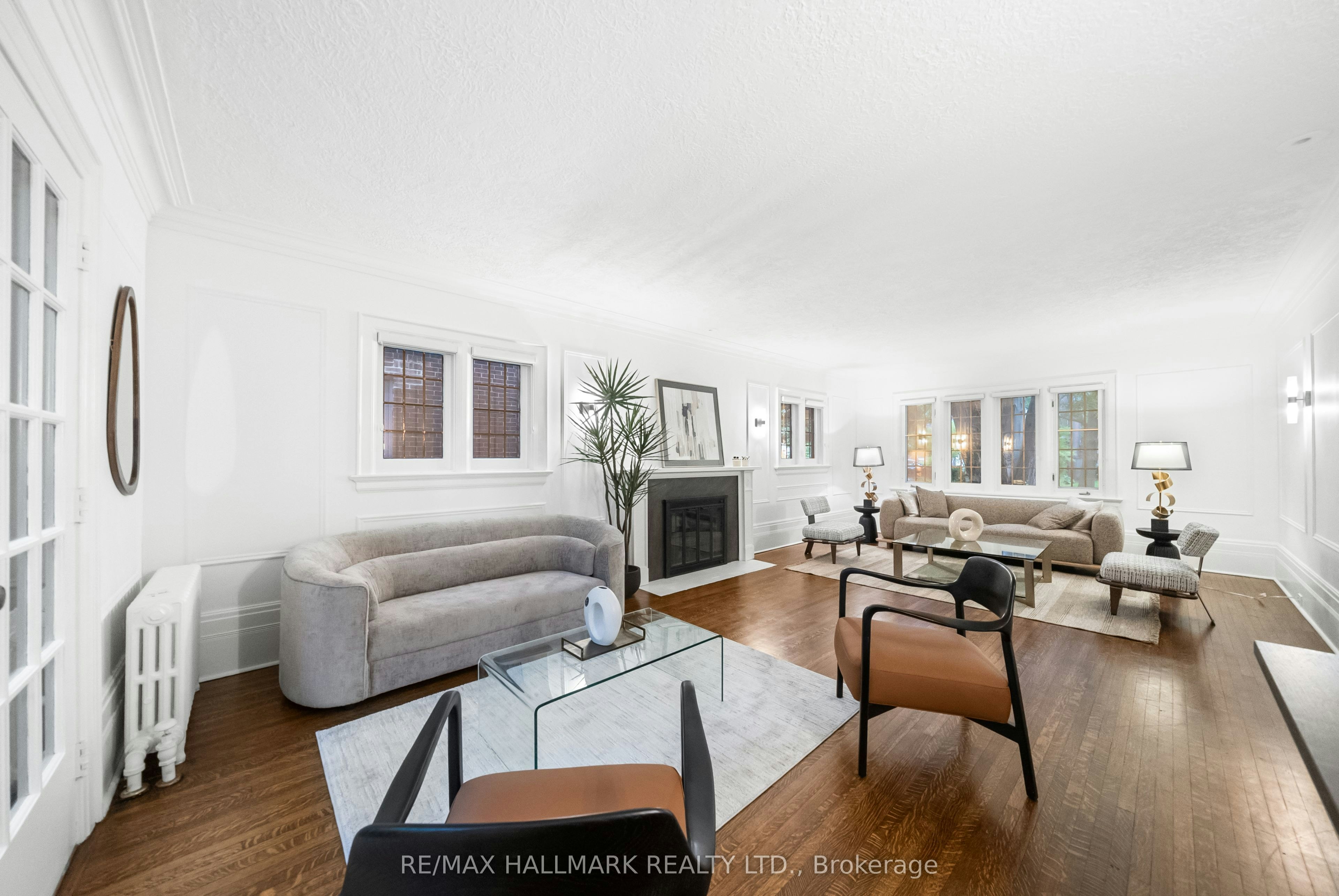16 Elderwood Drive, Toronto, ON, M5P 1W5 - 7