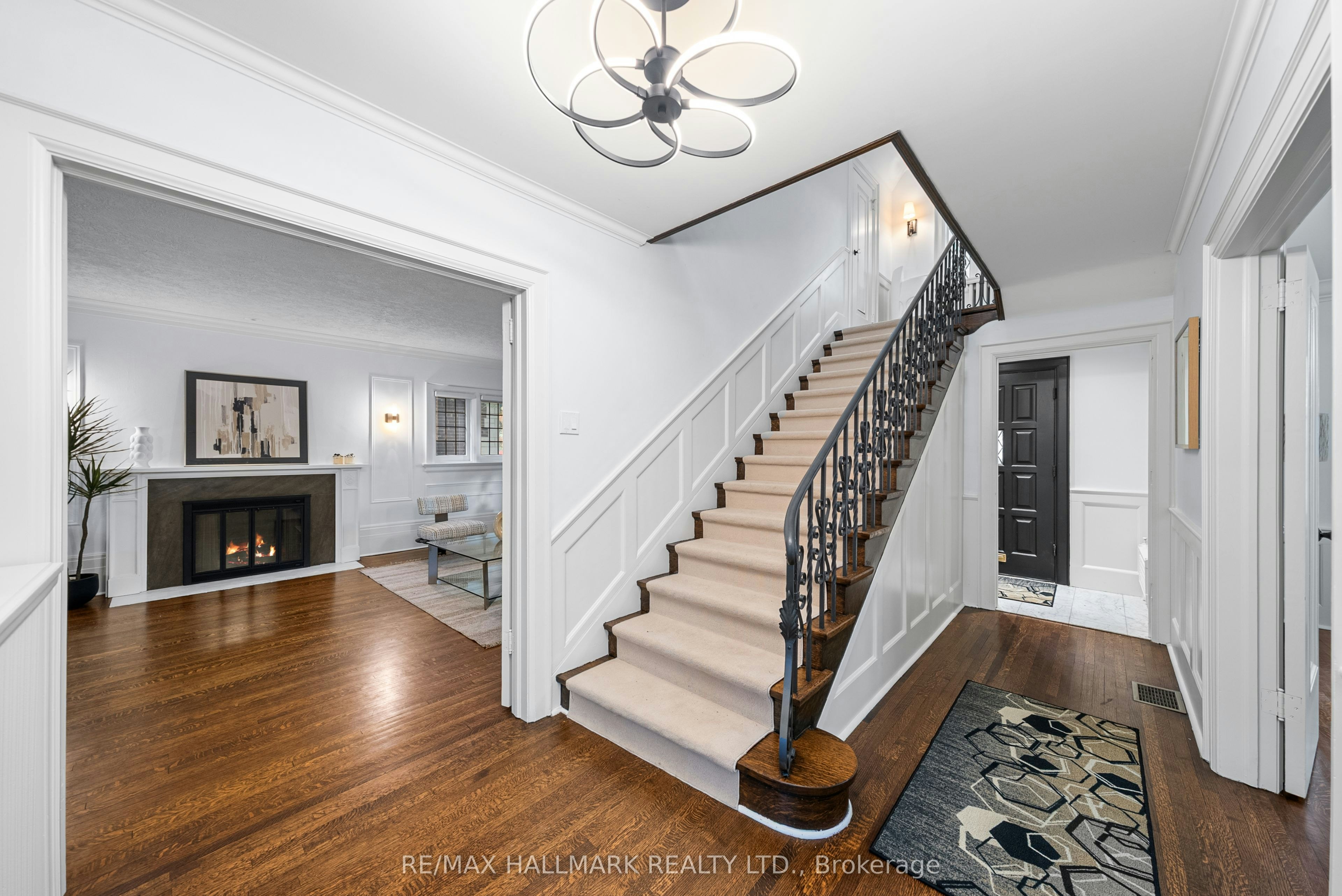 16 Elderwood Drive, Toronto, ON, M5P 1W5 - 4