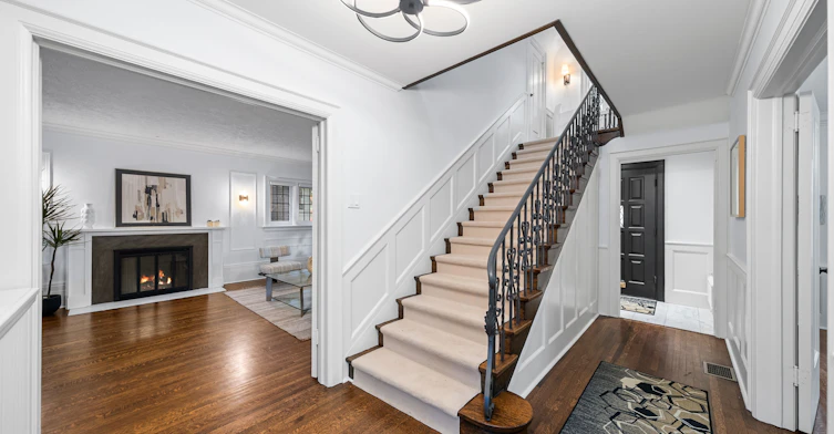 16 Elderwood Drive, Toronto, ON, M5P 1W5 - 4