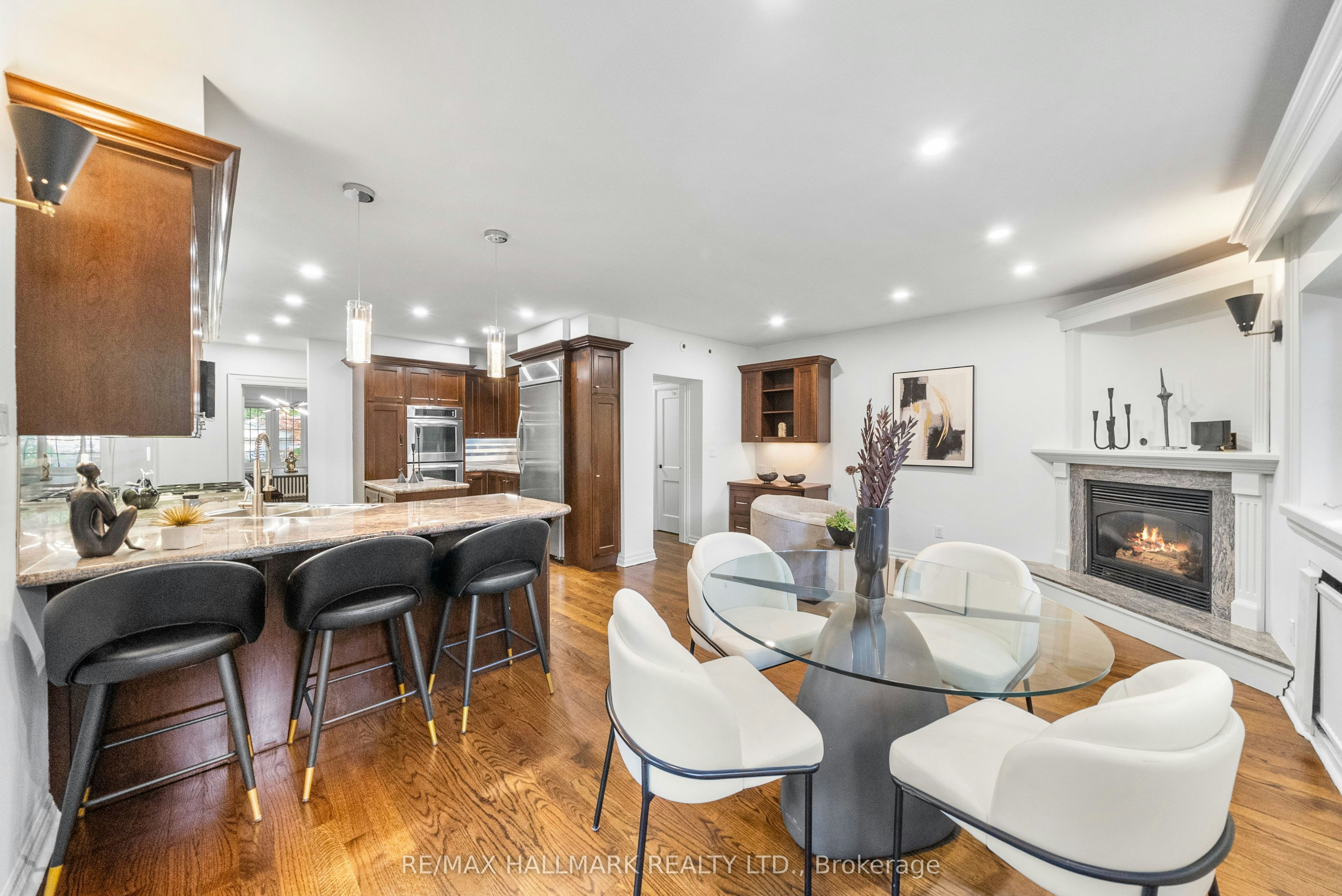 16 Elderwood Drive, Toronto, ON, M5P 1W5 - 16