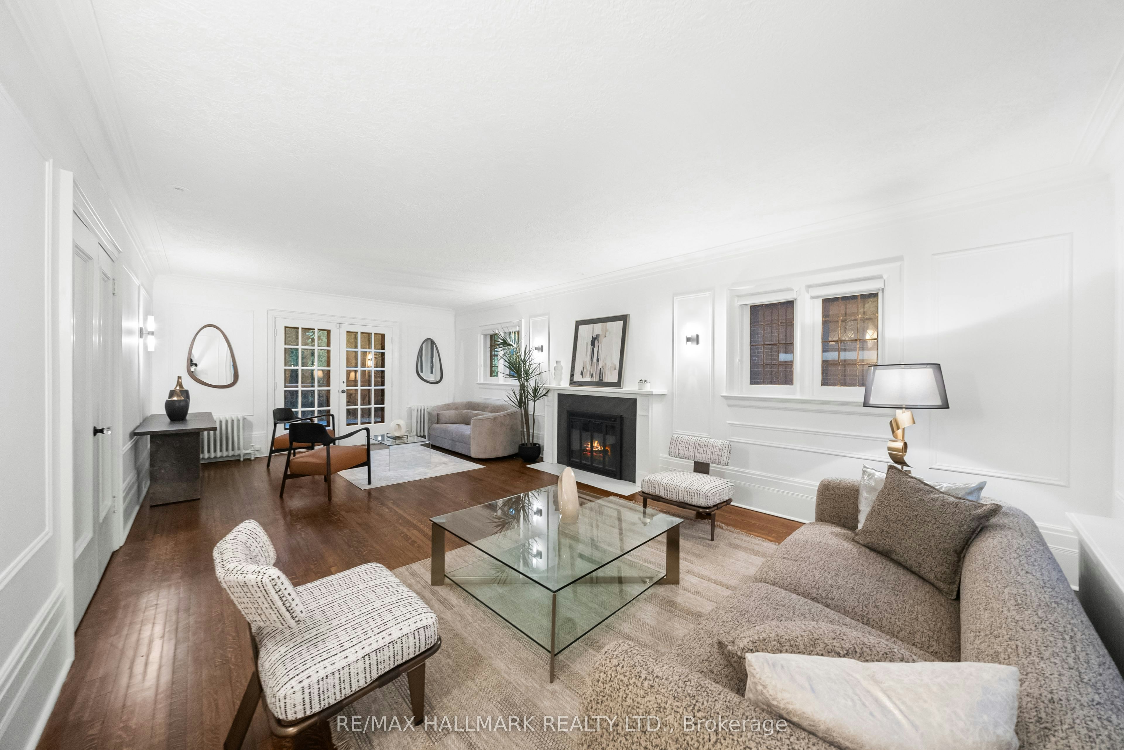 16 Elderwood Drive, Toronto, ON, M5P 1W5 - 8