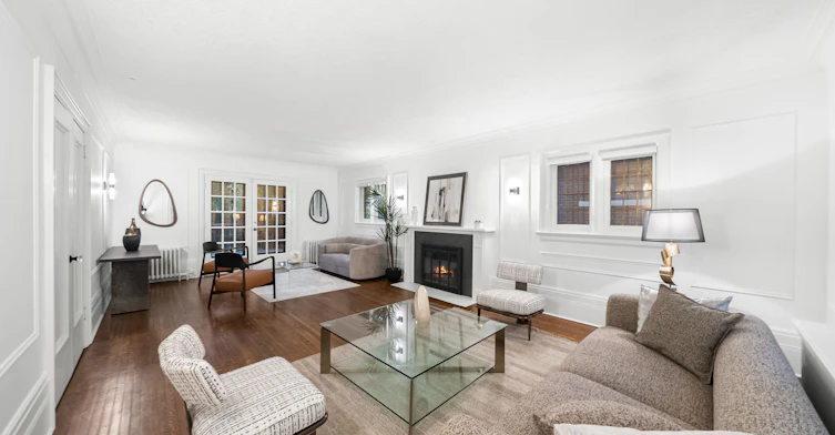 16 Elderwood Drive, Toronto, ON, M5P 1W5 - 8