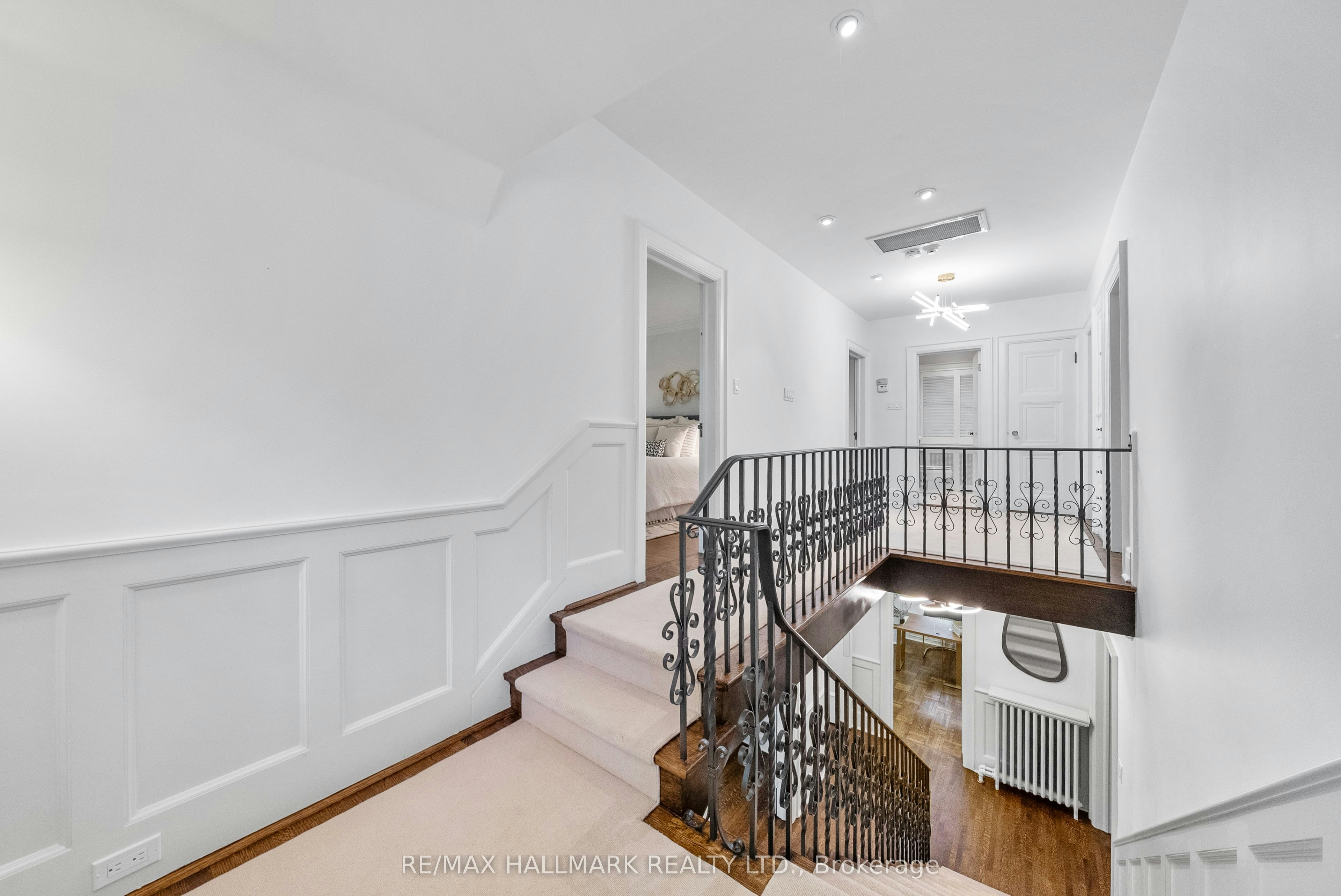 16 Elderwood Drive, Toronto, ON, M5P 1W5 - 18