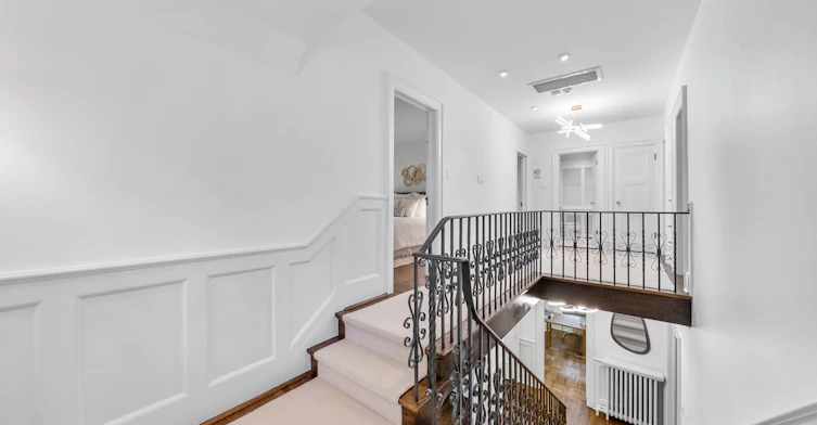 16 Elderwood Drive, Toronto, ON, M5P 1W5 - 18
