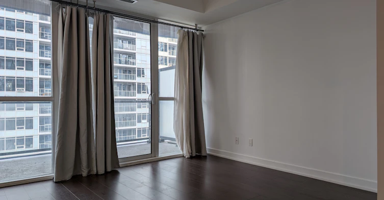 1109-20 Bruyeres Mews, Toronto, ON, M5V 0G8 - 4