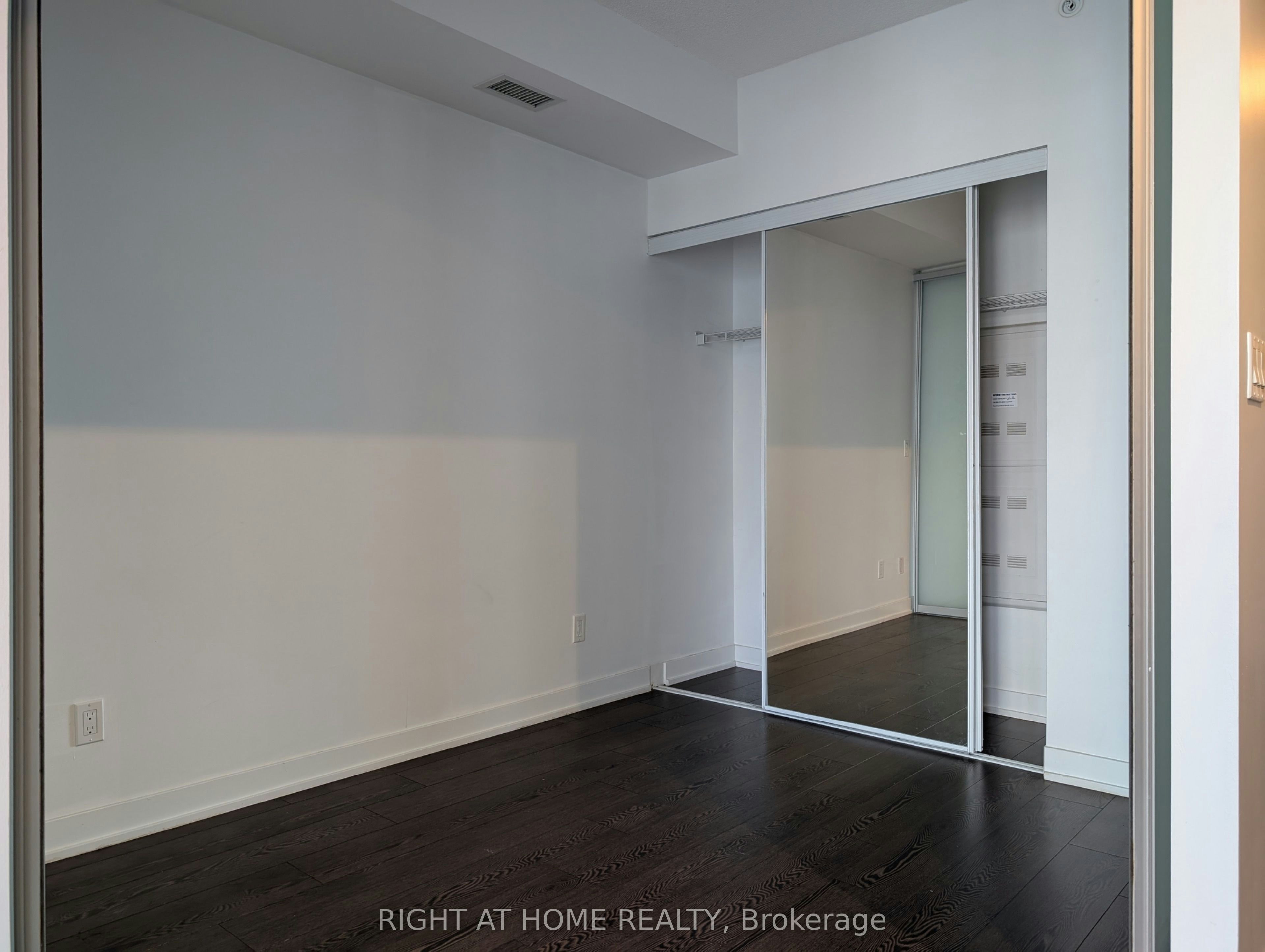 1109-20 Bruyeres Mews, Toronto, ON, M5V 0G8 - 6