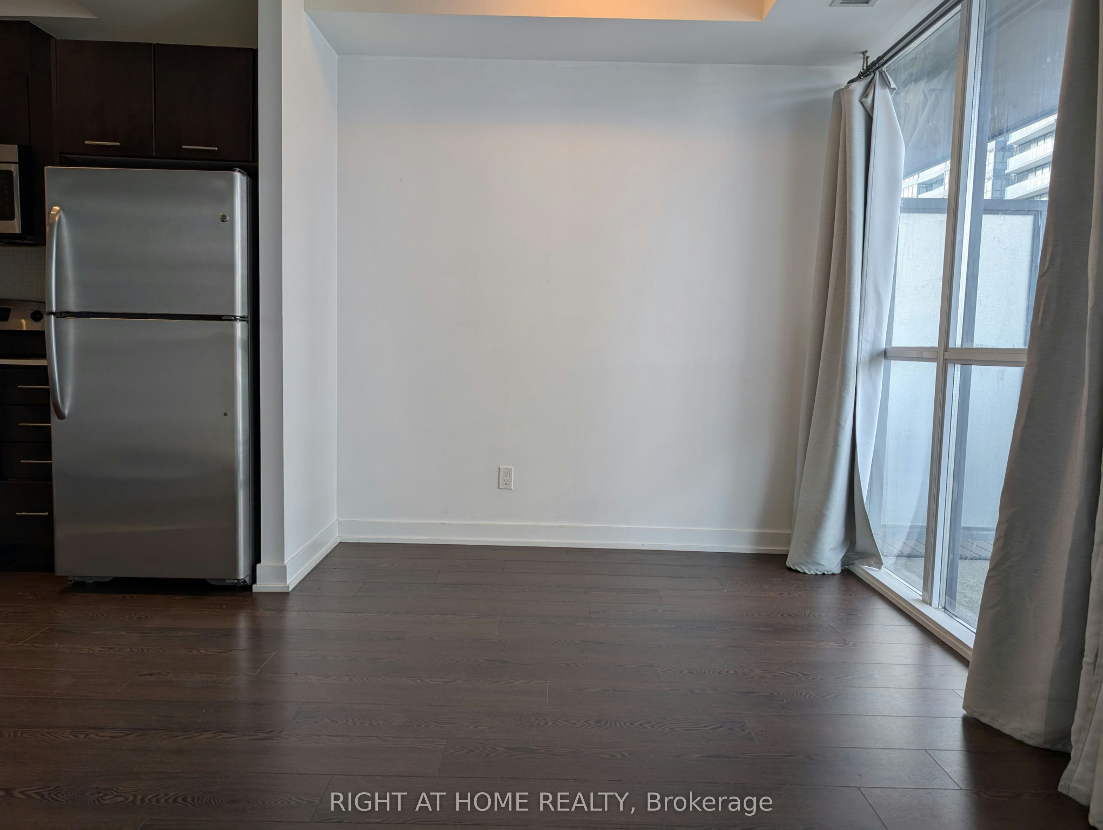 1109-20 Bruyeres Mews, Toronto, ON, M5V 0G8 - 5