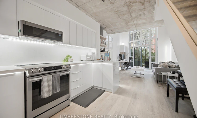 122-255 Richmond Street E