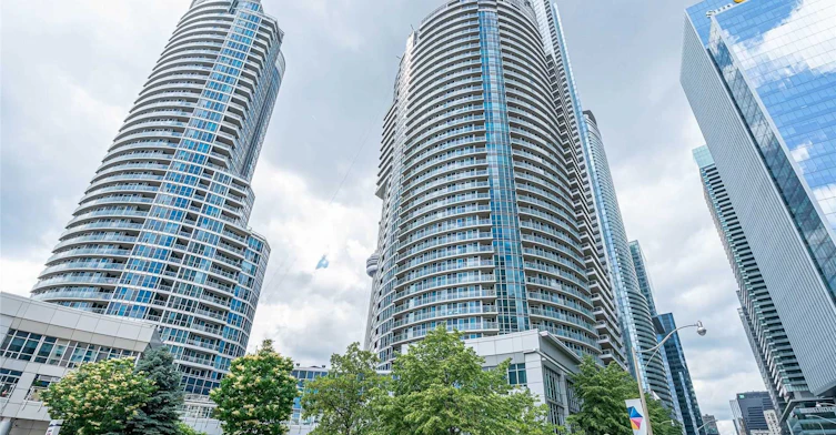 2206-8 York Street, Toronto, ON, M5J 2Y2
