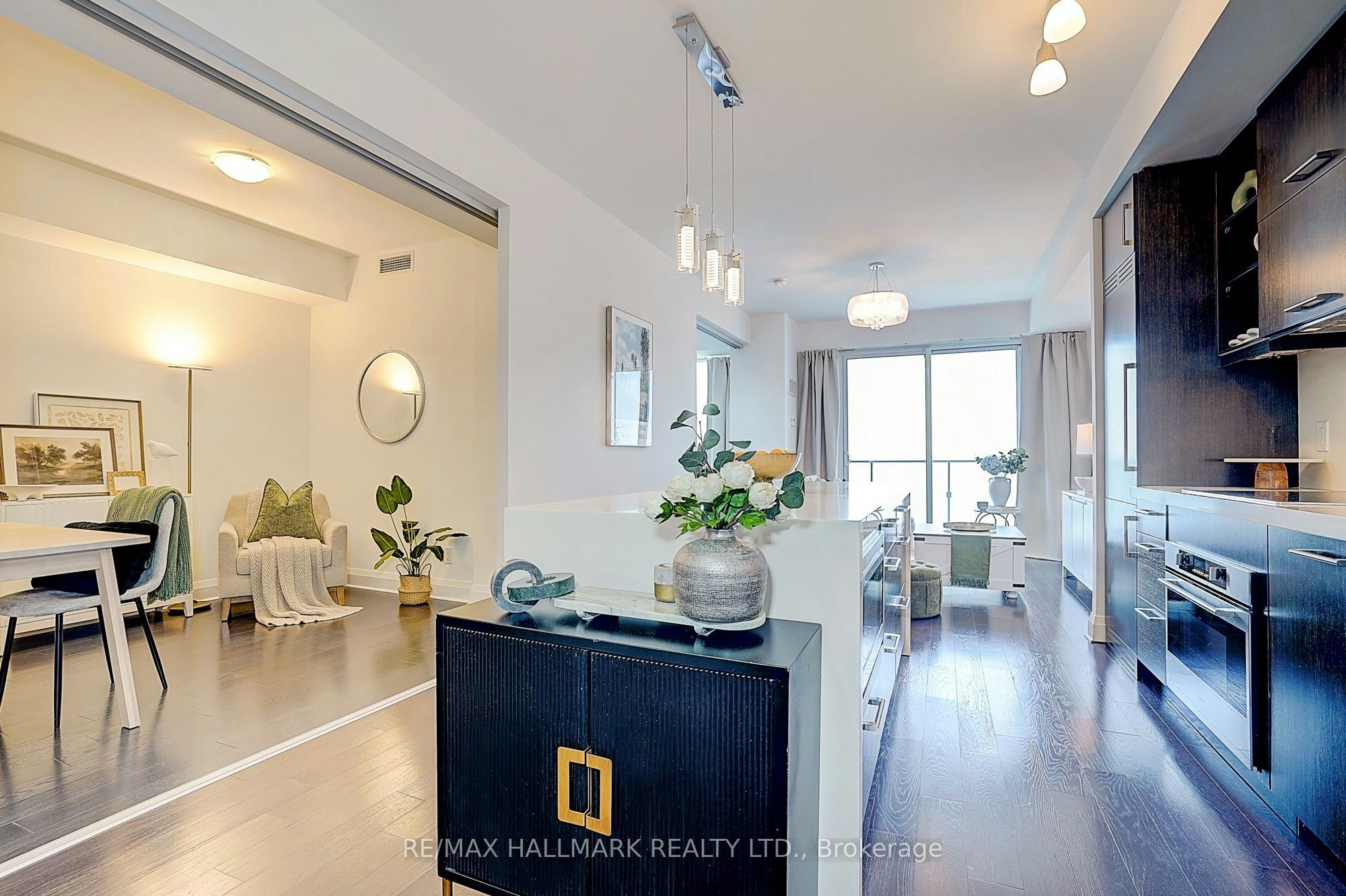 2906-65 St Mary Street, Toronto, ON, M5S 0A6