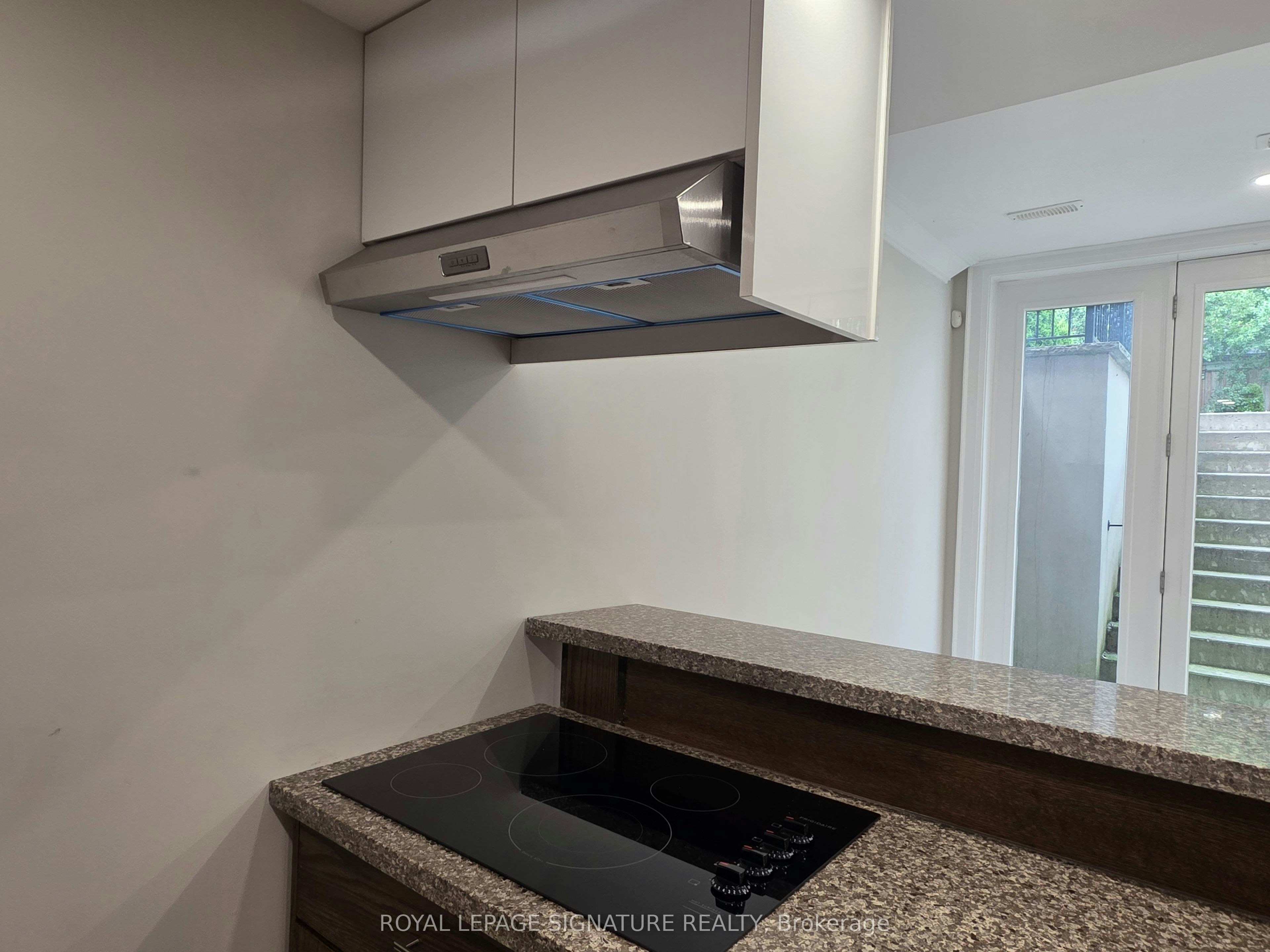 Lower-12 Terrace Avenue, Toronto, ON, M2R 1E9 - 9