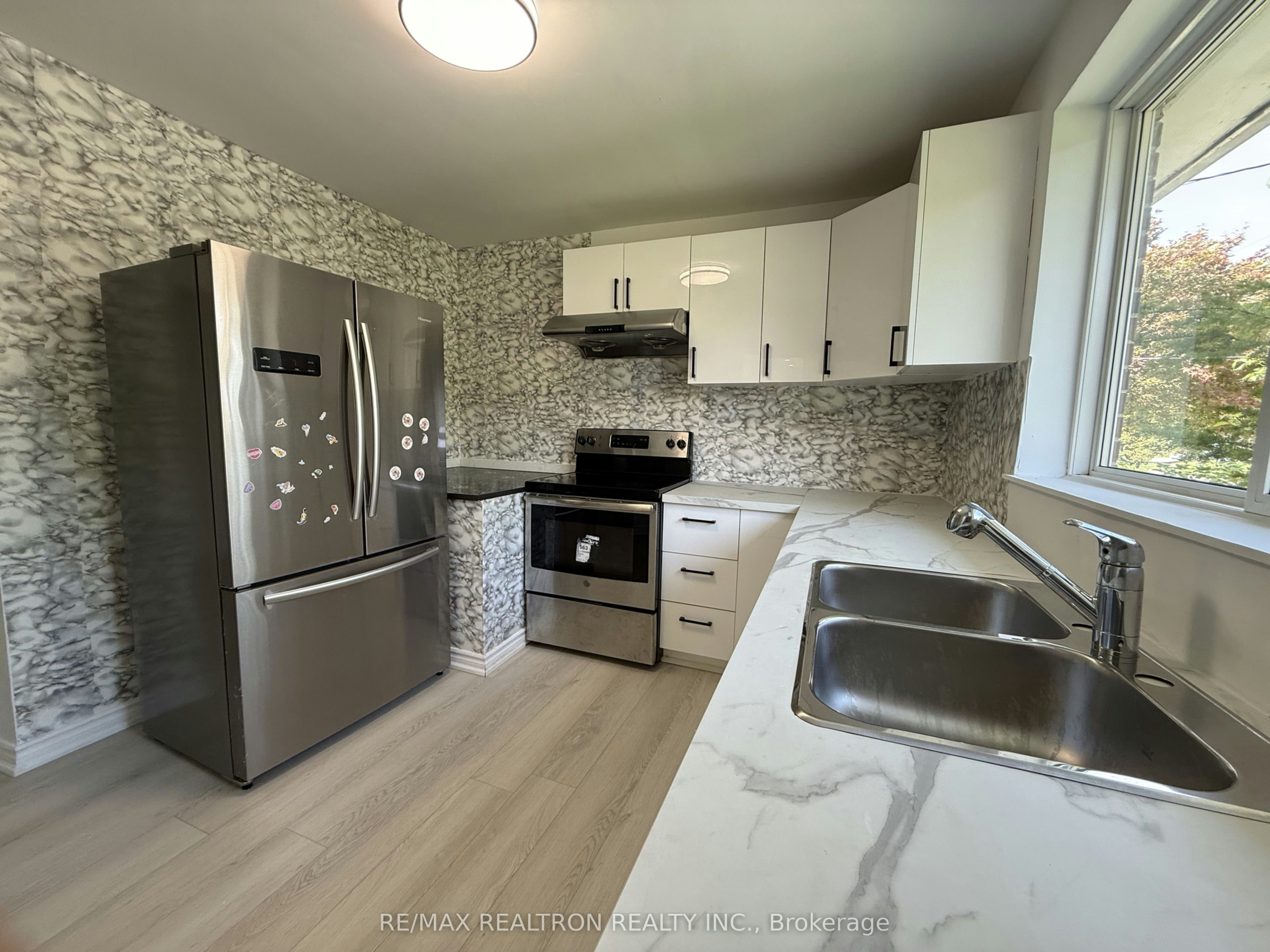 Main-217 Moore Park Avenue, Toronto, ON, M2M 1N5 - 6