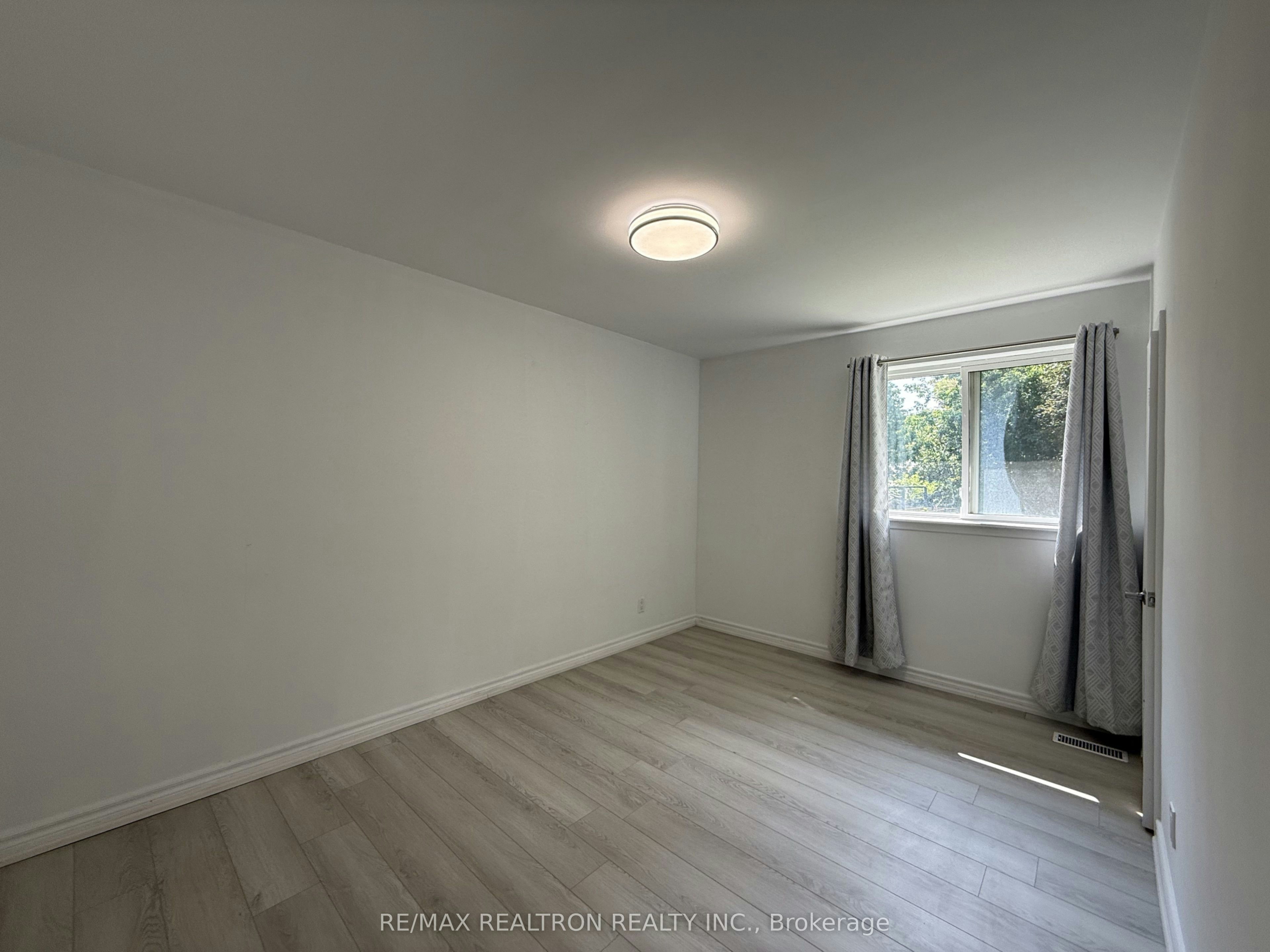 Main-217 Moore Park Avenue, Toronto, ON, M2M 1N5 - 7
