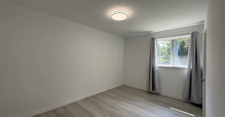 Main-217 Moore Park Avenue, Toronto, ON, M2M 1N5 - 7