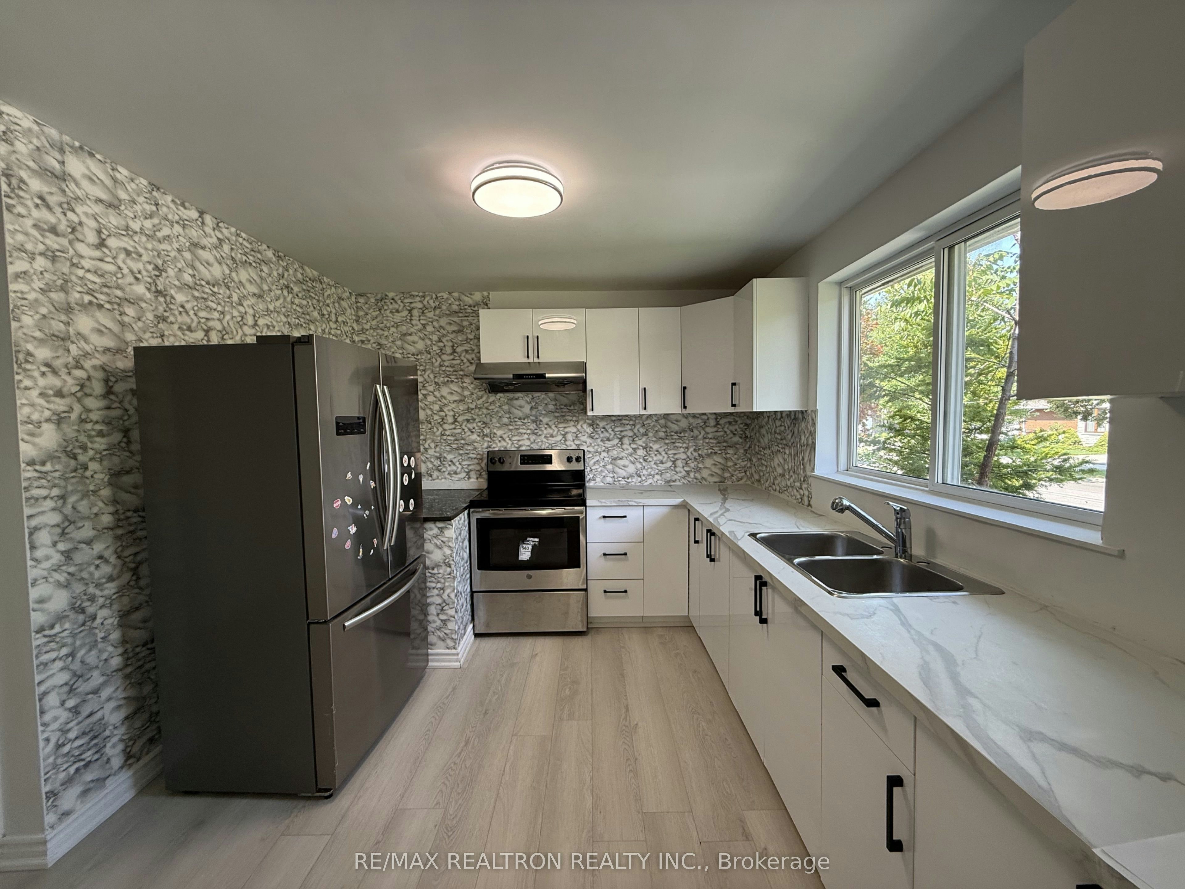 Main-217 Moore Park Avenue, Toronto, ON, M2M 1N5 - 4