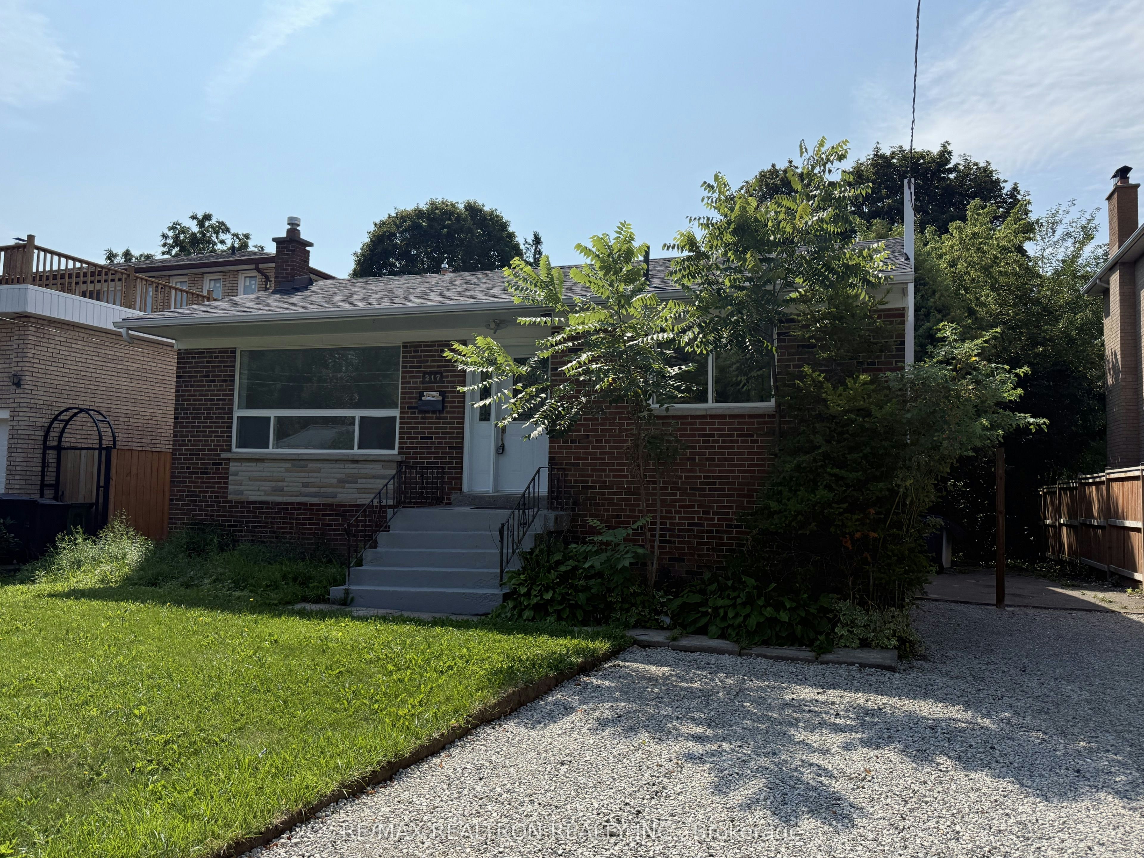 Main-217 Moore Park Avenue, Toronto, ON, M2M 1N5