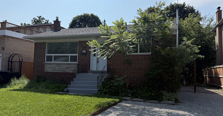 Main-217 Moore Park Avenue, Toronto, ON, M2M 1N5