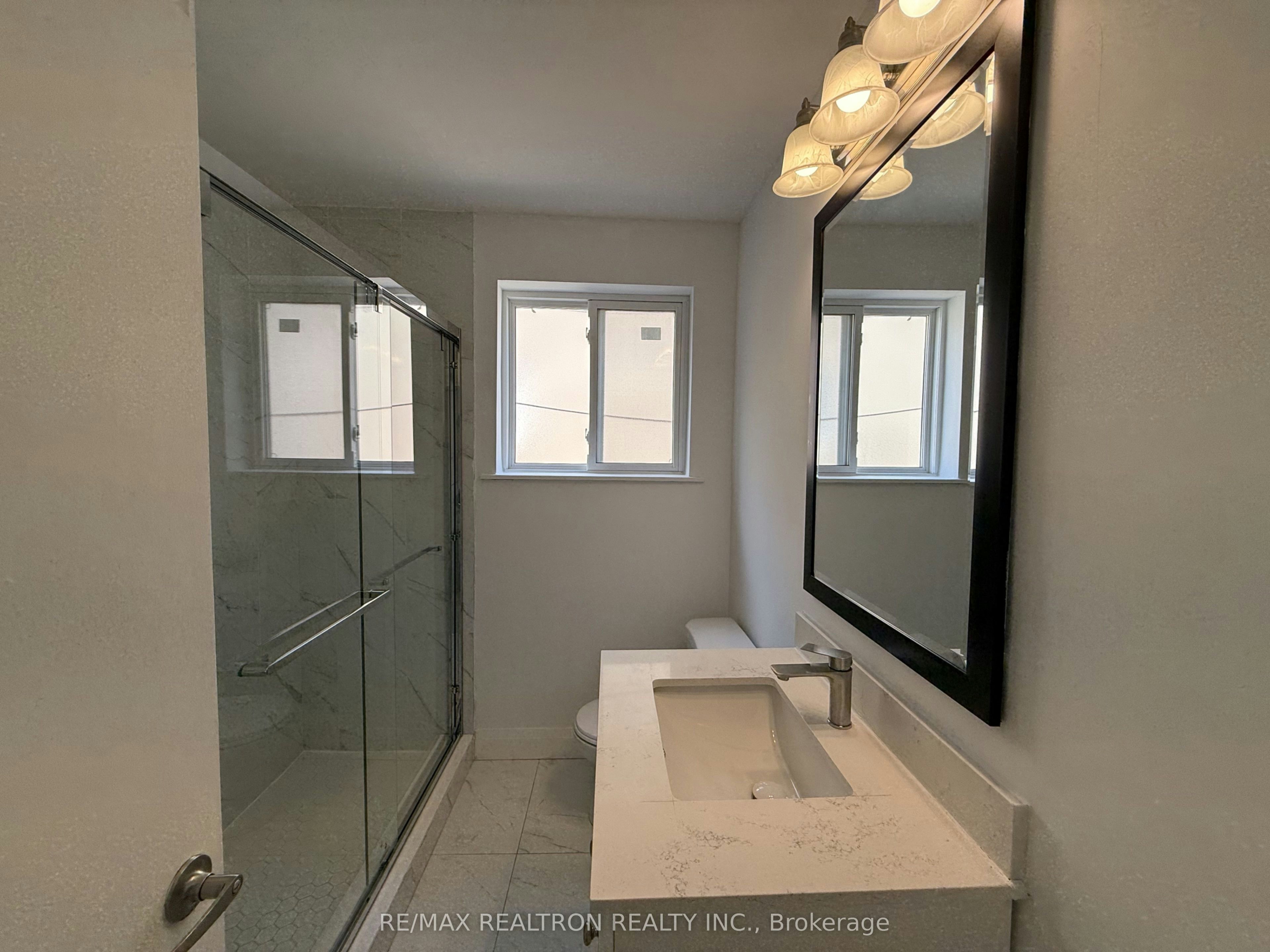 Main-217 Moore Park Avenue, Toronto, ON, M2M 1N5 - 10