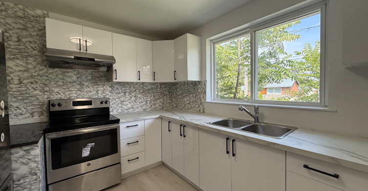 Main-217 Moore Park Avenue, Toronto, ON, M2M 1N5 - 5