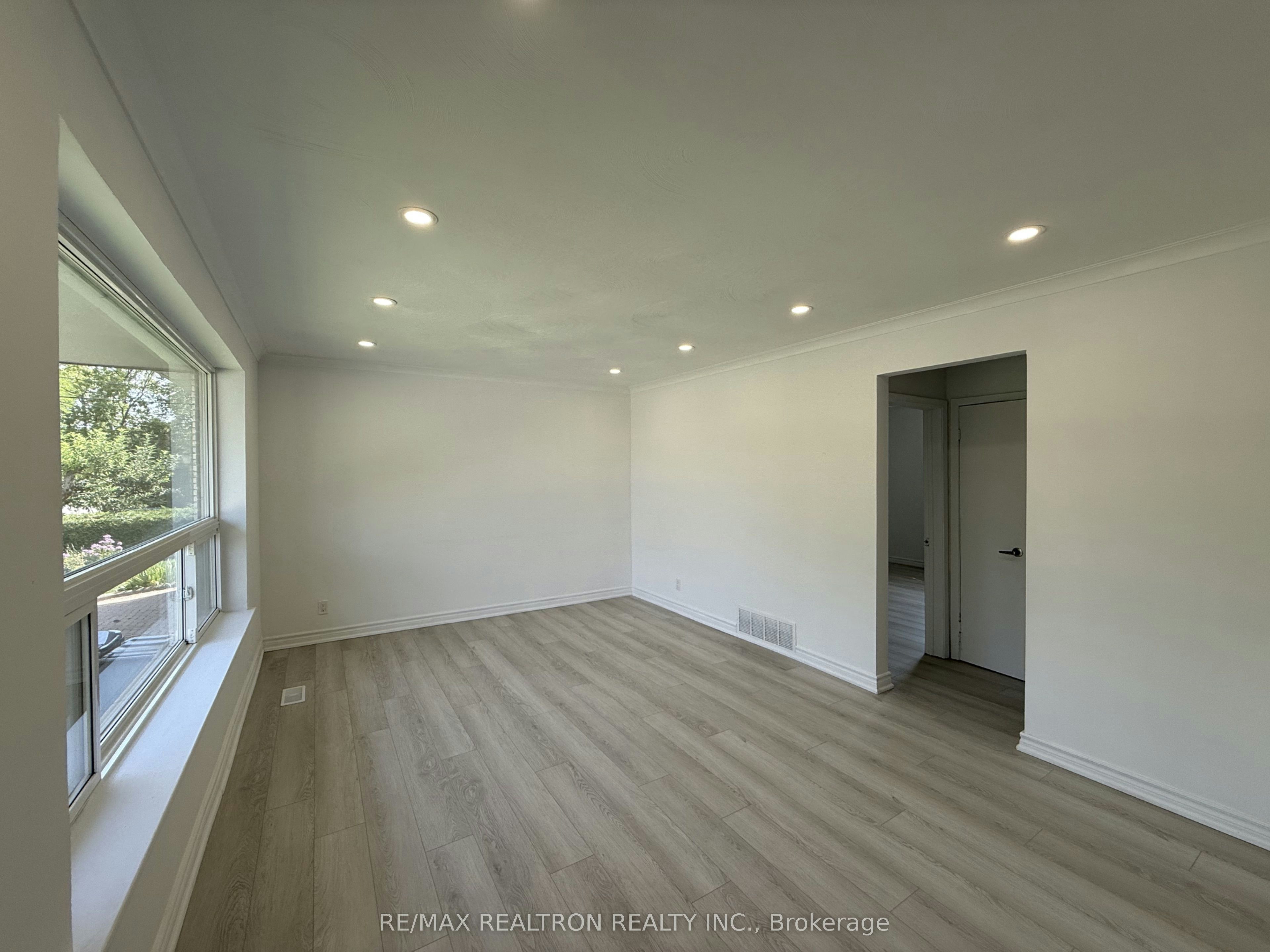 Main-217 Moore Park Avenue, Toronto, ON, M2M 1N5 - 2