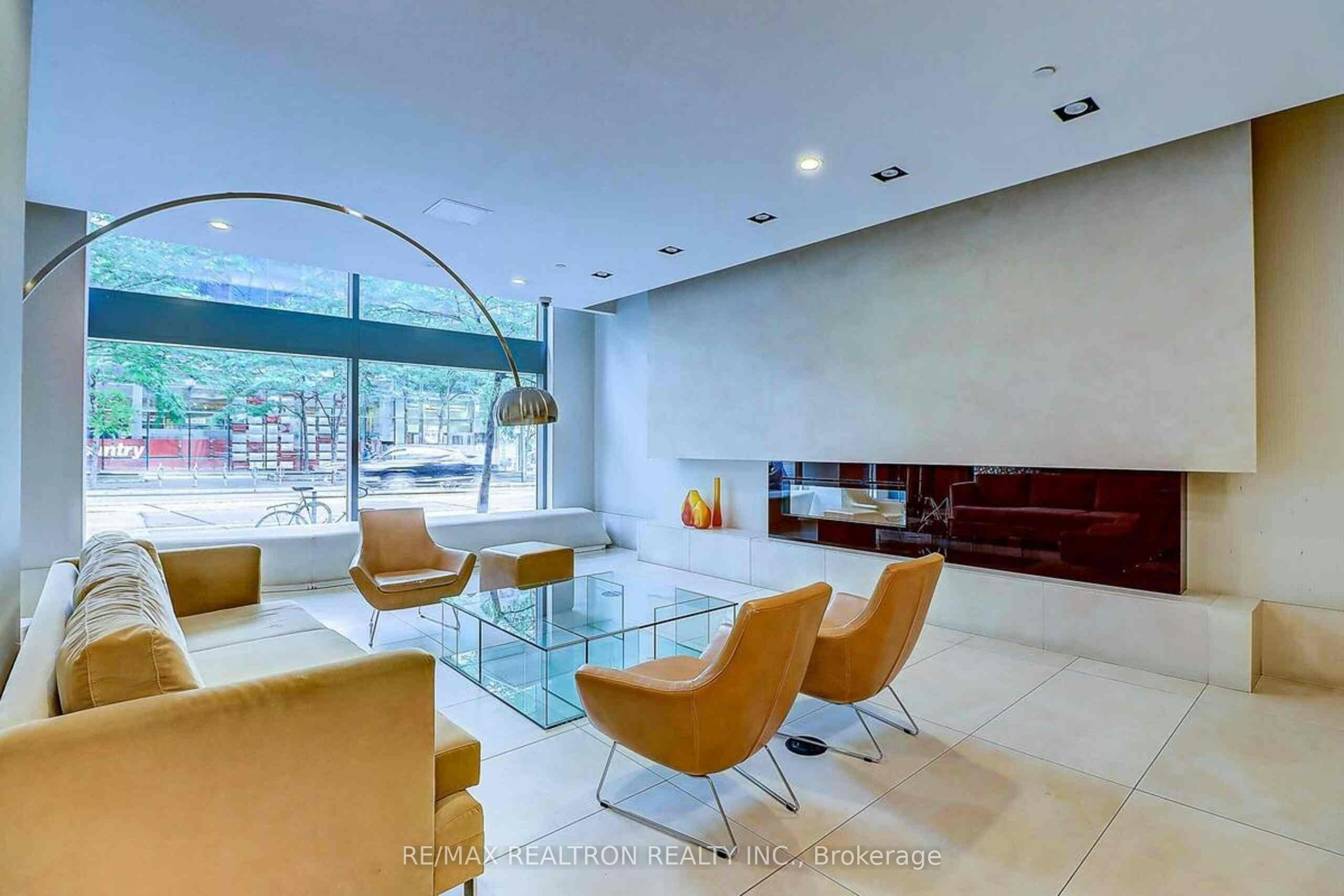 3201-832 Bay Street, Toronto, ON, M5S 1Z6 - 3