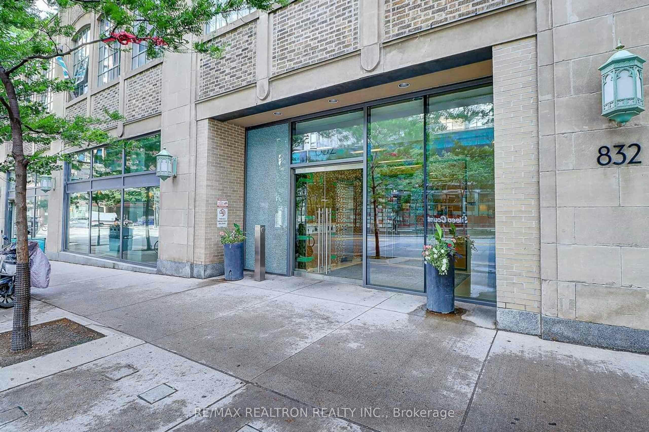 3201-832 Bay Street, Toronto, ON, M5S 1Z6 - 2