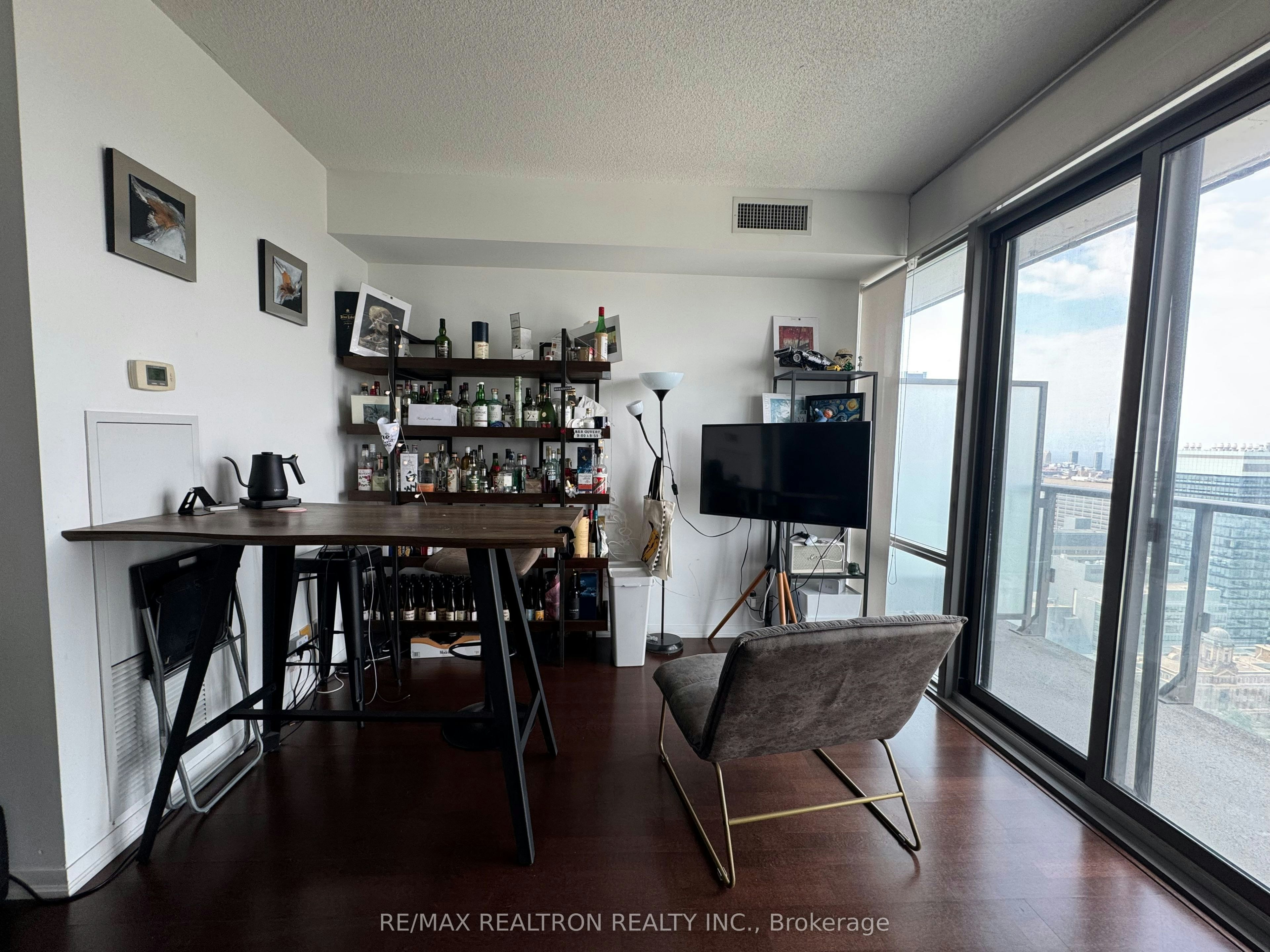 3201-832 Bay Street, Toronto, ON, M5S 1Z6 - 4
