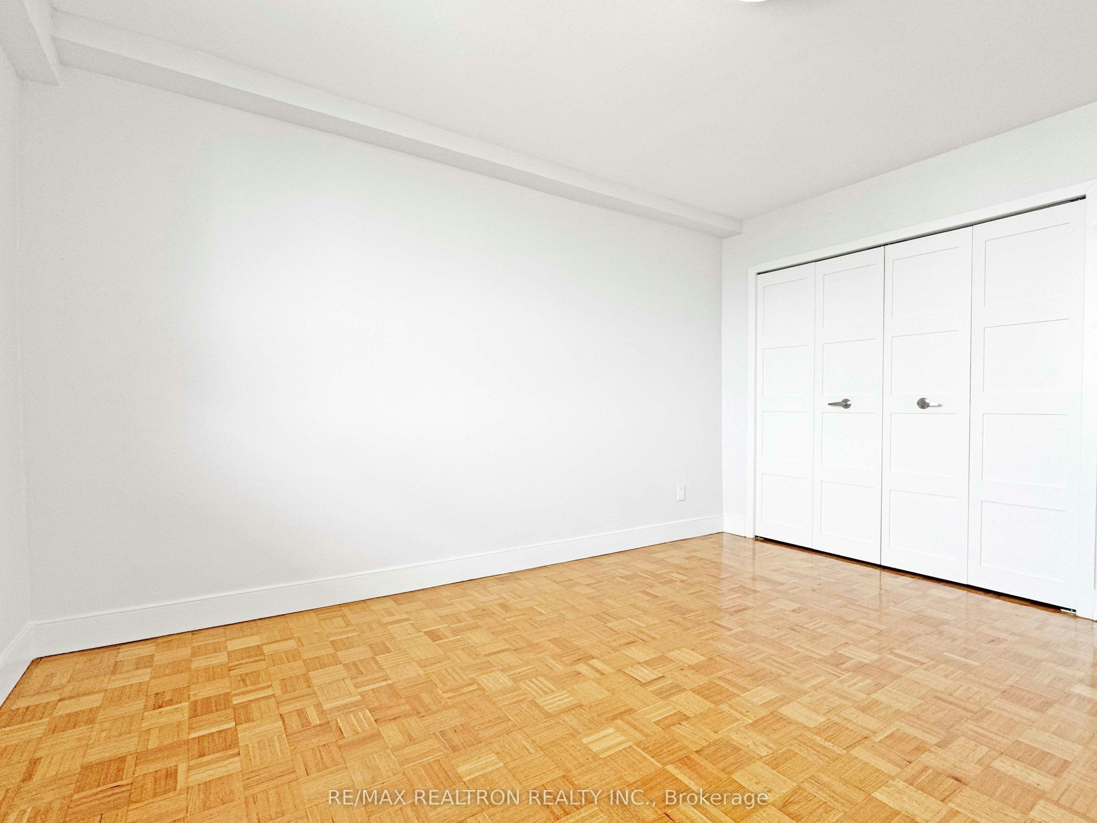 903-525 Eglinton Avenue E, Toronto, ON, M4P 2P6 - 7