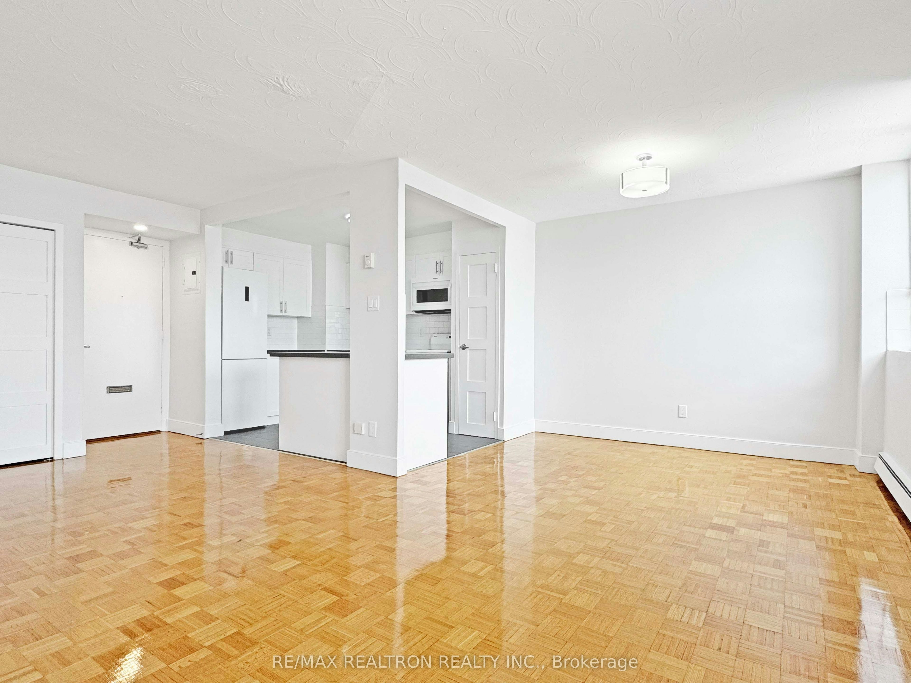 903-525 Eglinton Avenue E, Toronto, ON, M4P 2P6 - 4