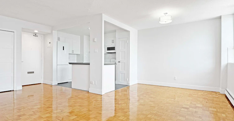 903-525 Eglinton Avenue E, Toronto, ON, M4P 2P6 - 4