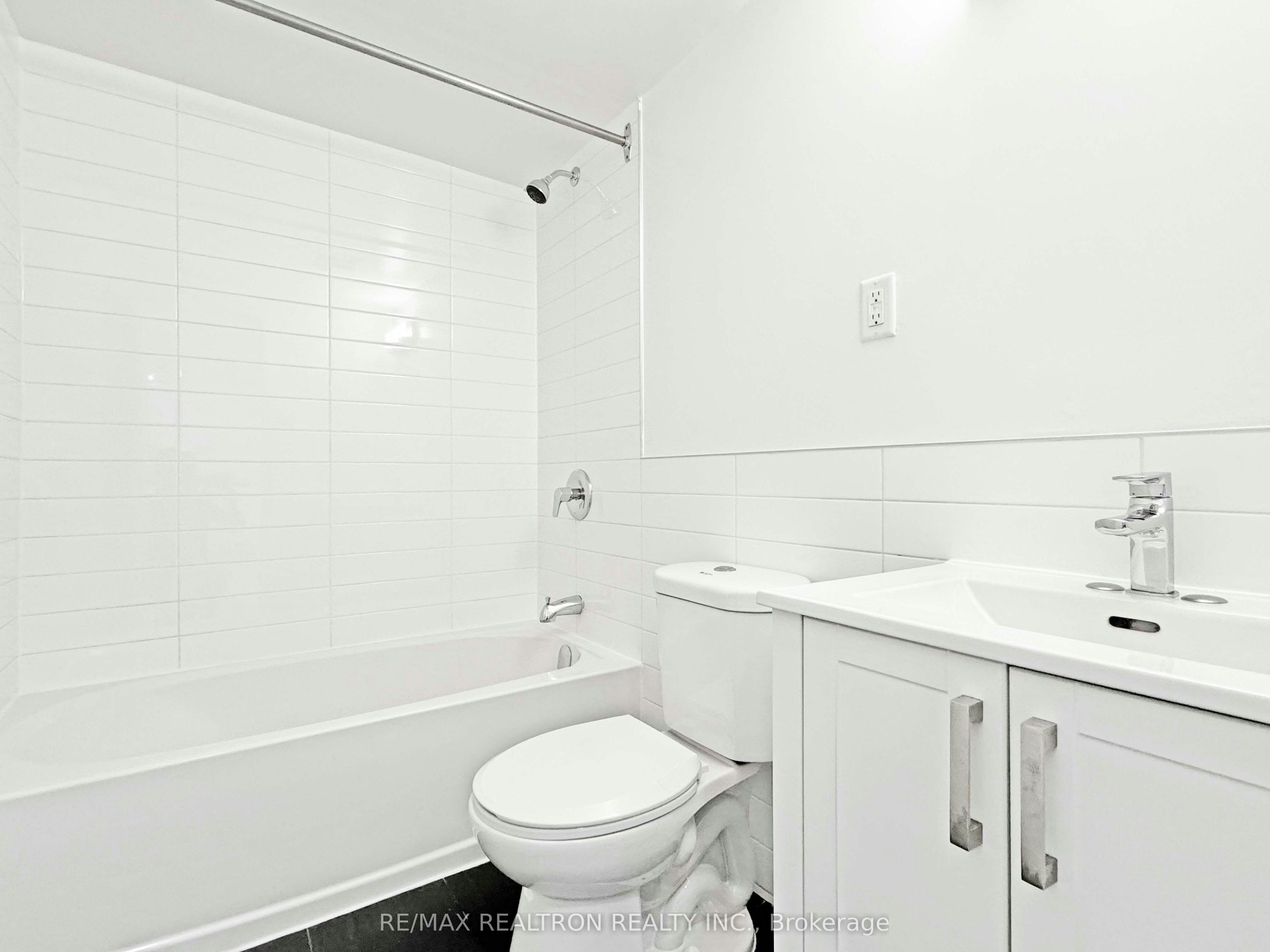 903-525 Eglinton Avenue E, Toronto, ON, M4P 2P6 - 8