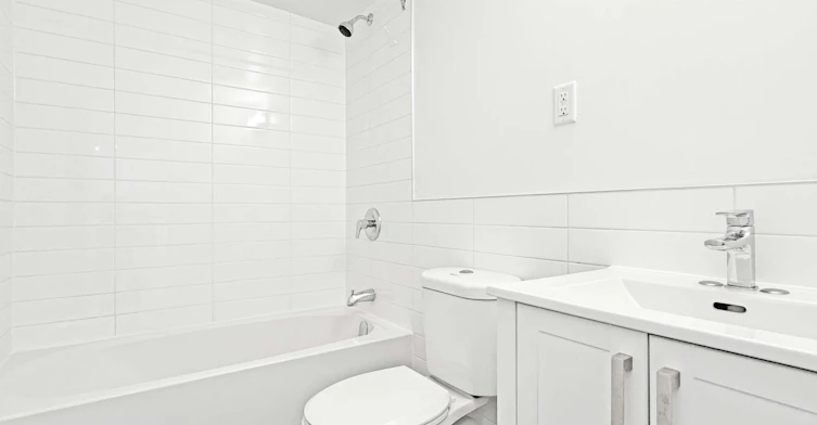 903-525 Eglinton Avenue E, Toronto, ON, M4P 2P6 - 8