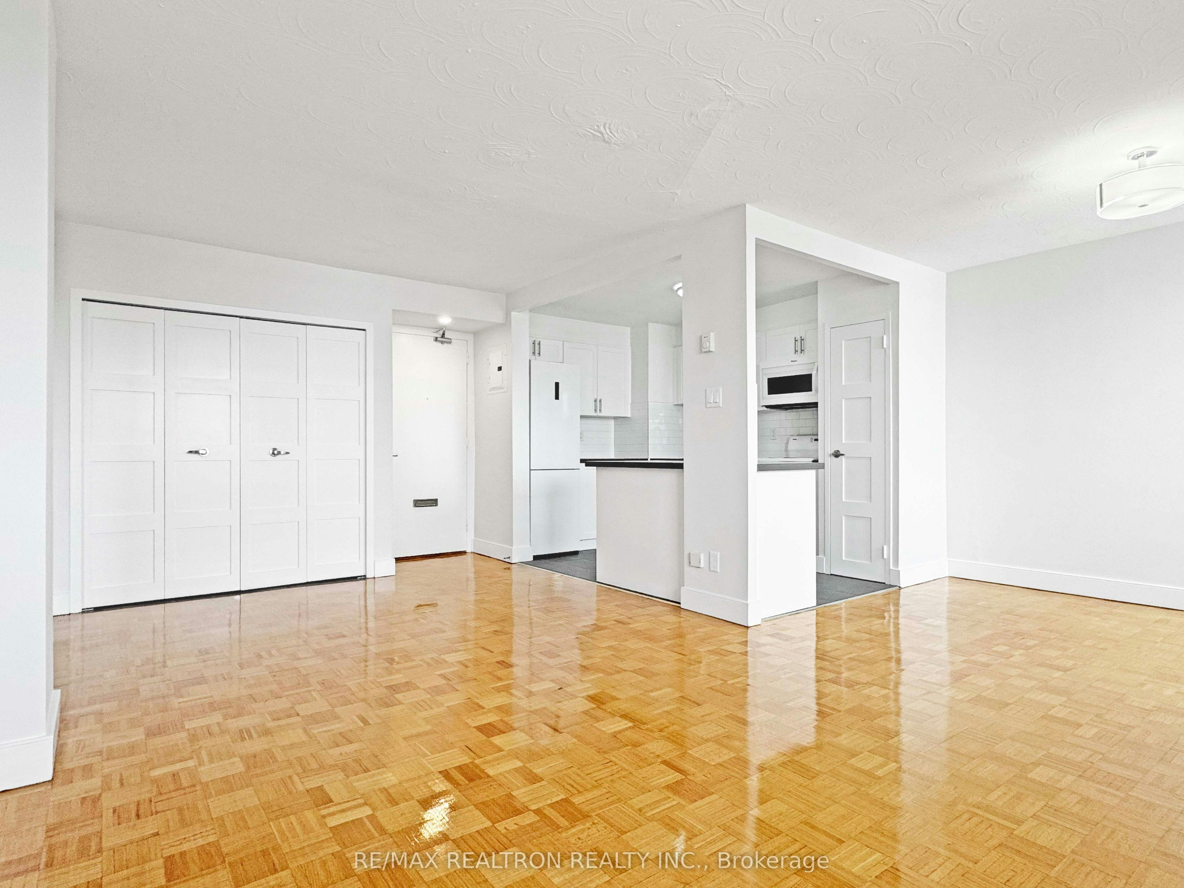 903-525 Eglinton Avenue E, Toronto, ON, M4P 2P6